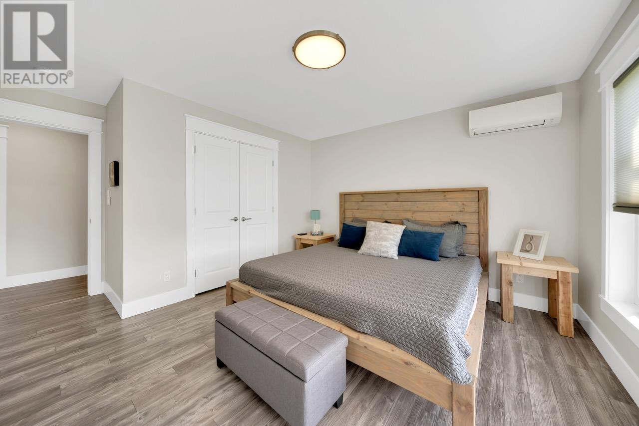 782 CITY VIEW Drive - 22