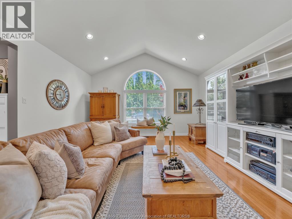 205 WOODLAND DRIVE - 16