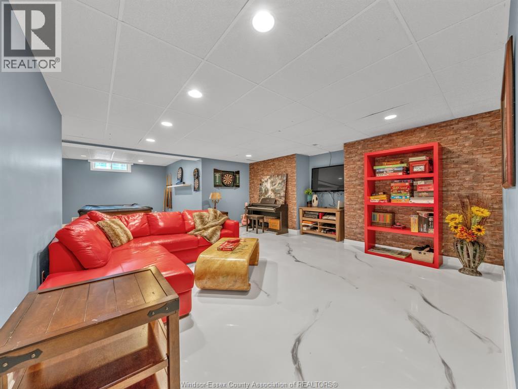 205 WOODLAND DRIVE - 47