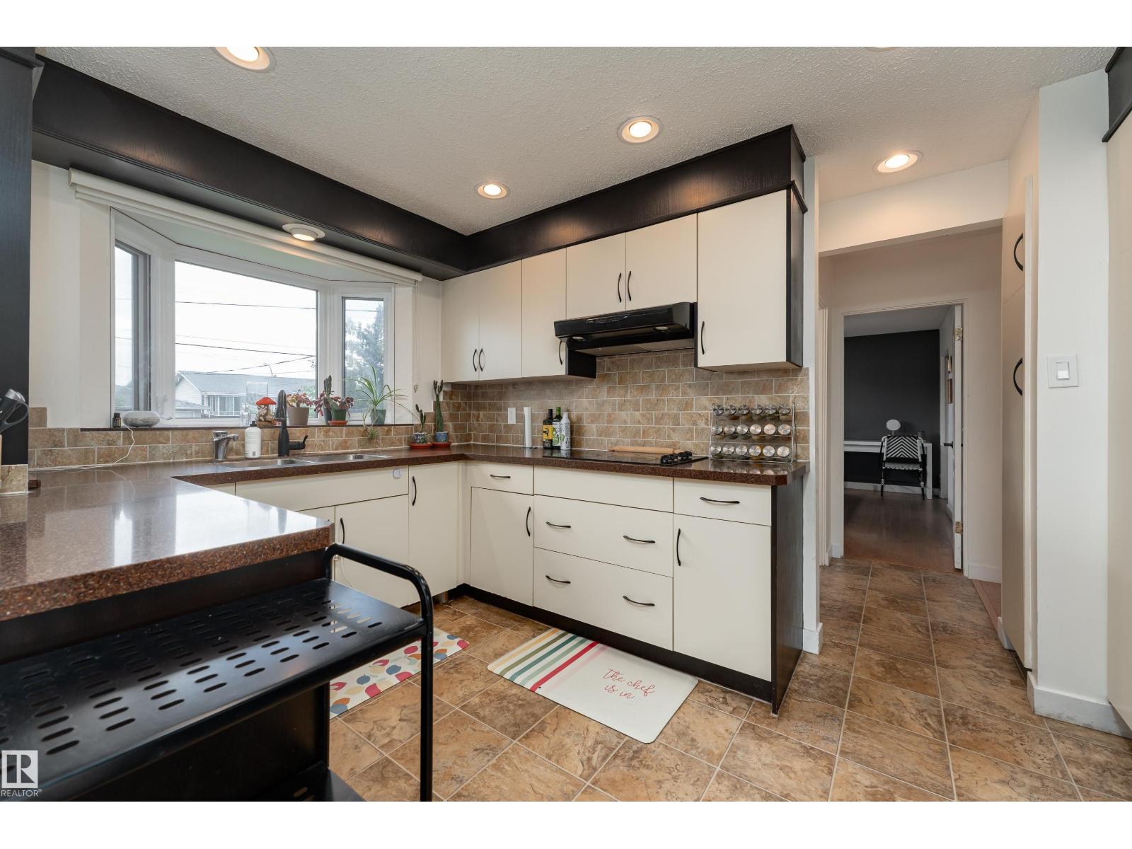 13616 137 ST NW - 12
