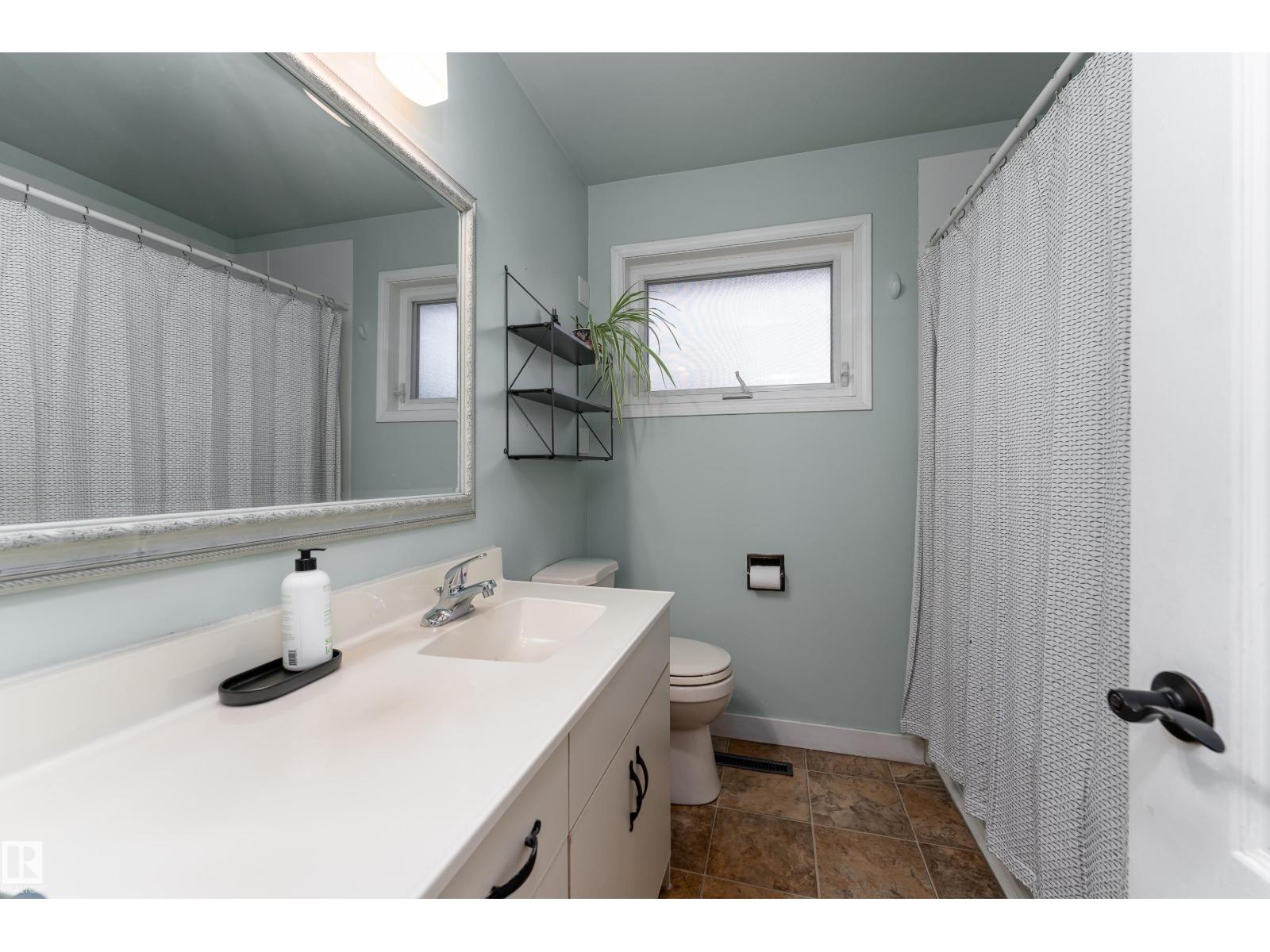 13616 137 ST NW - 21
