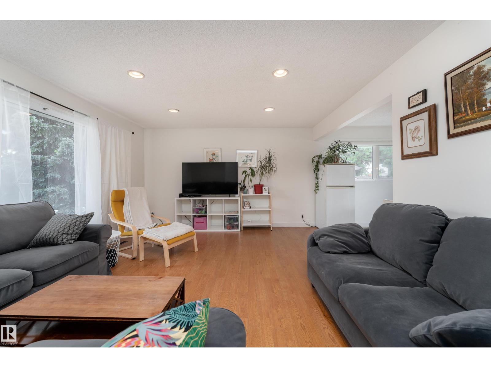 13616 137 ST NW - 4