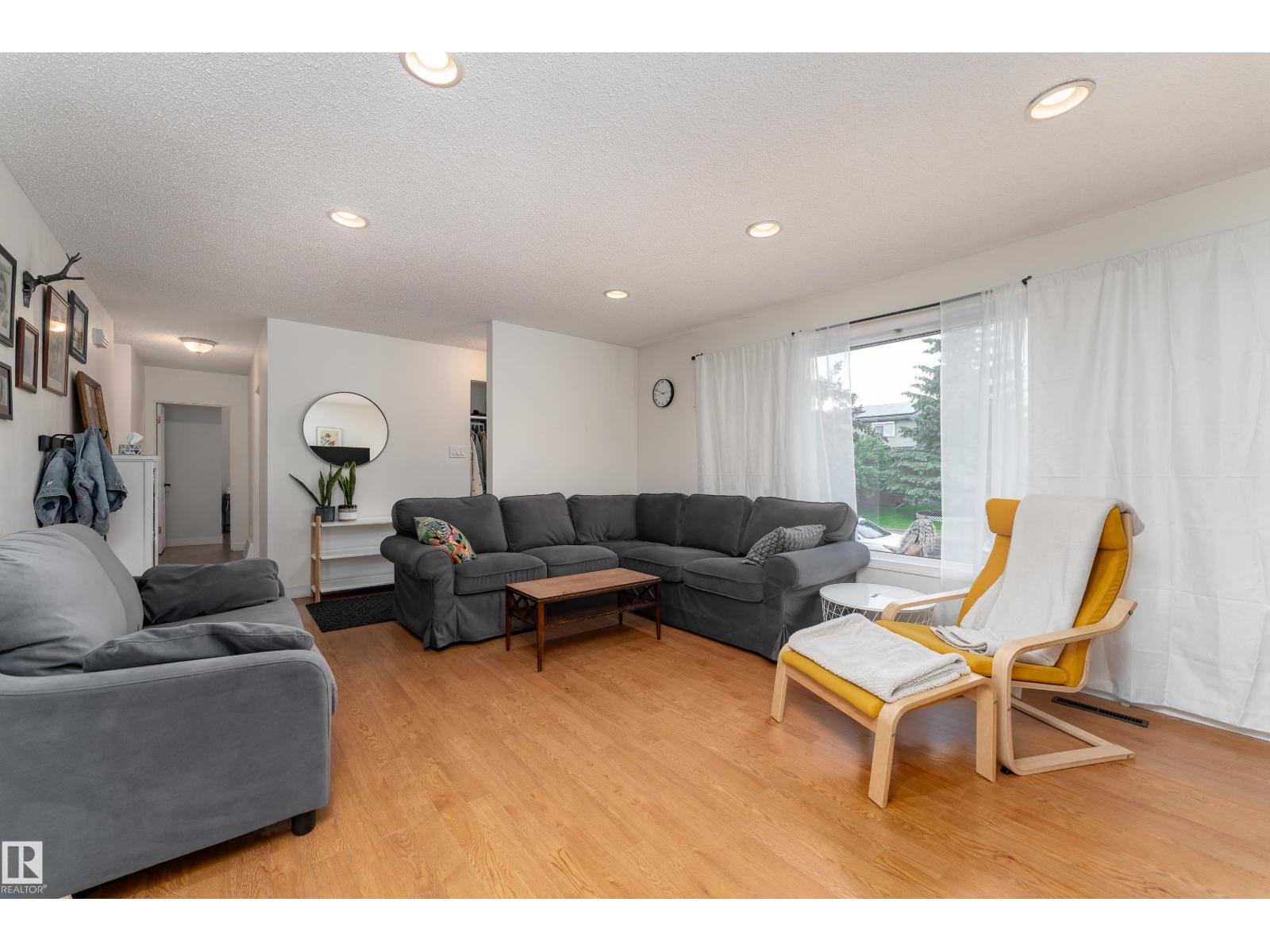 13616 137 ST NW - 5