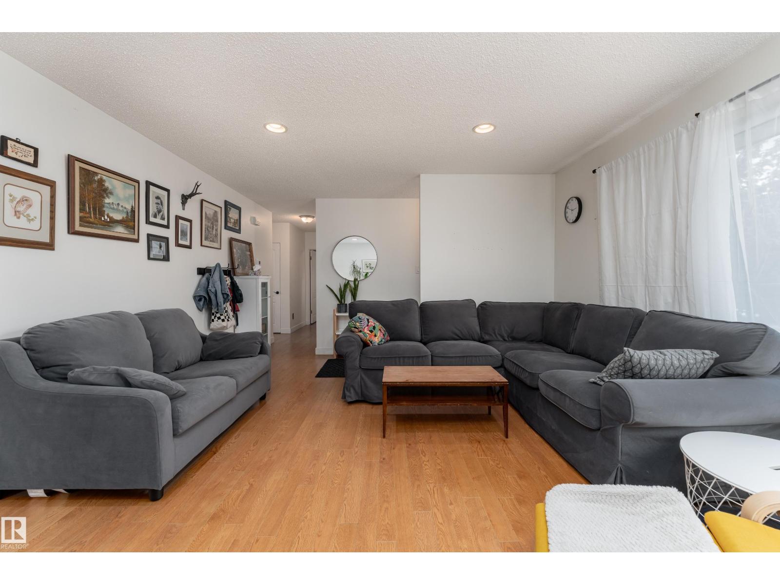13616 137 ST NW - 6
