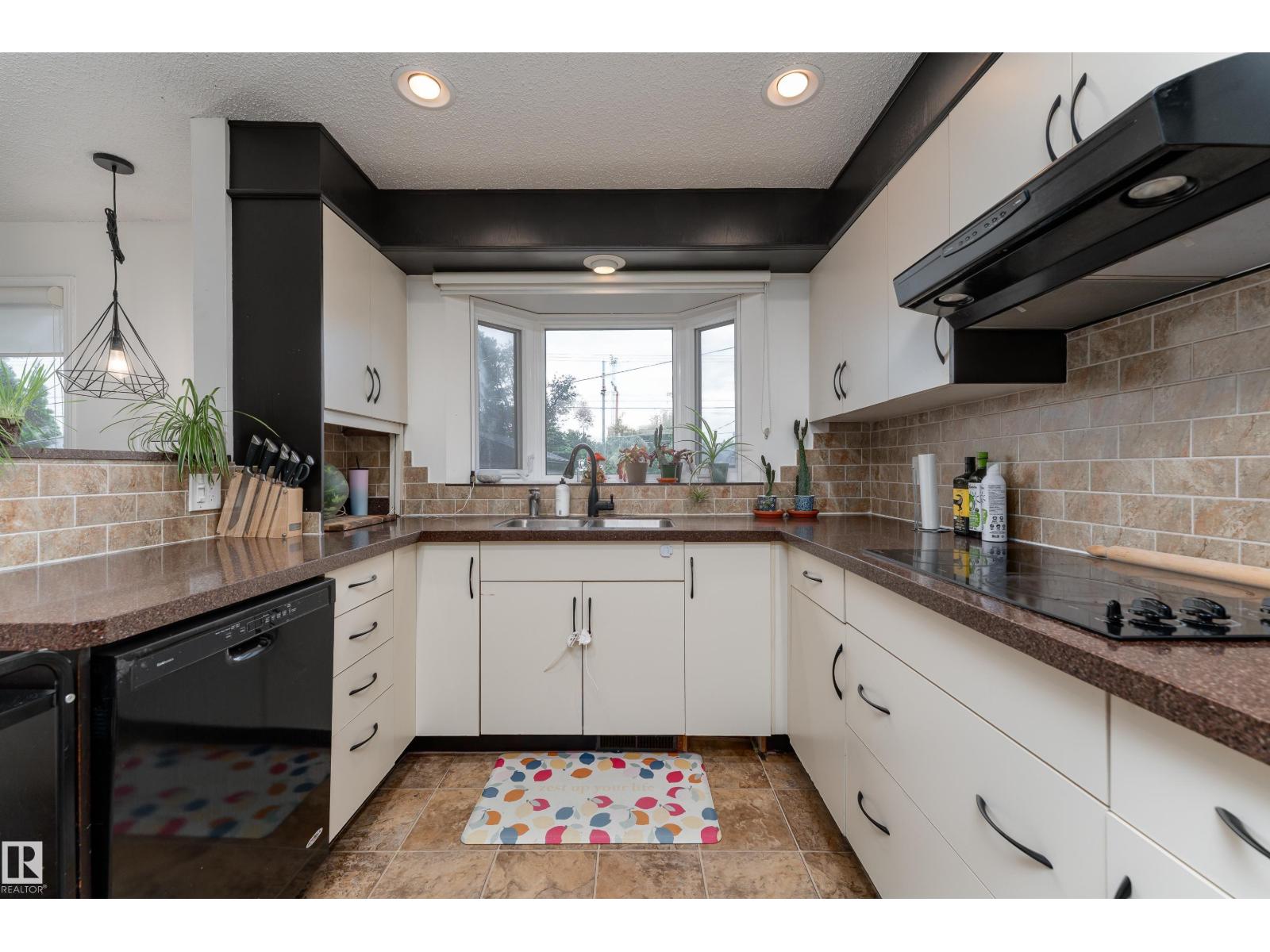 13616 137 ST NW - 8