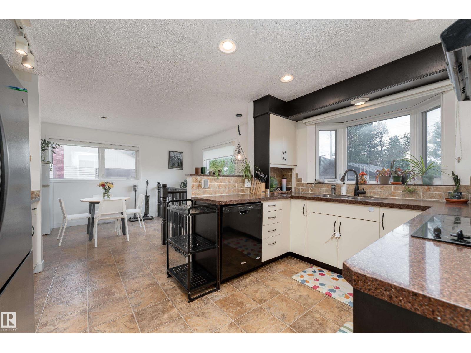 13616 137 ST NW - 9