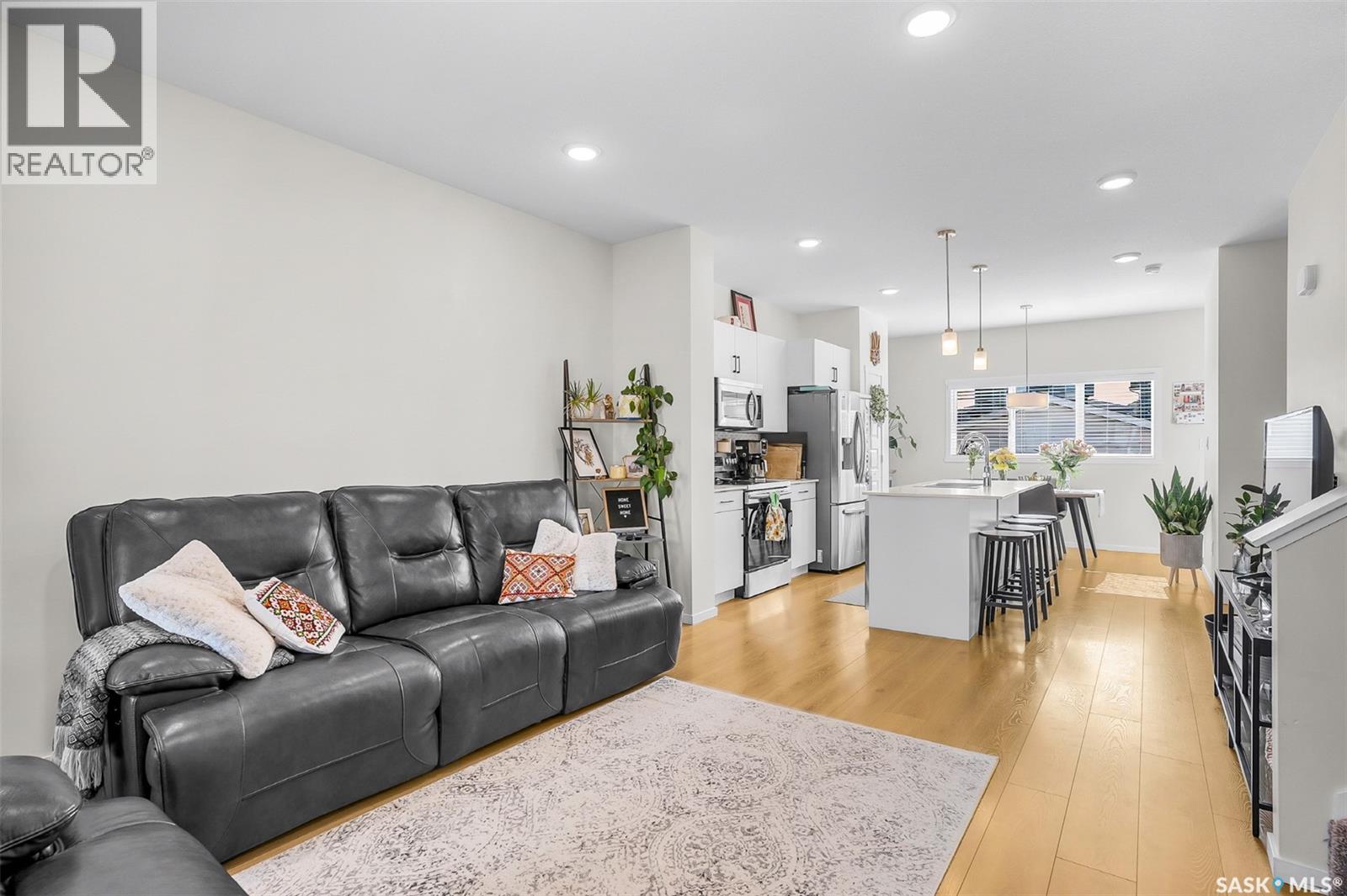 #4238 Brighton CIRCLE - 4