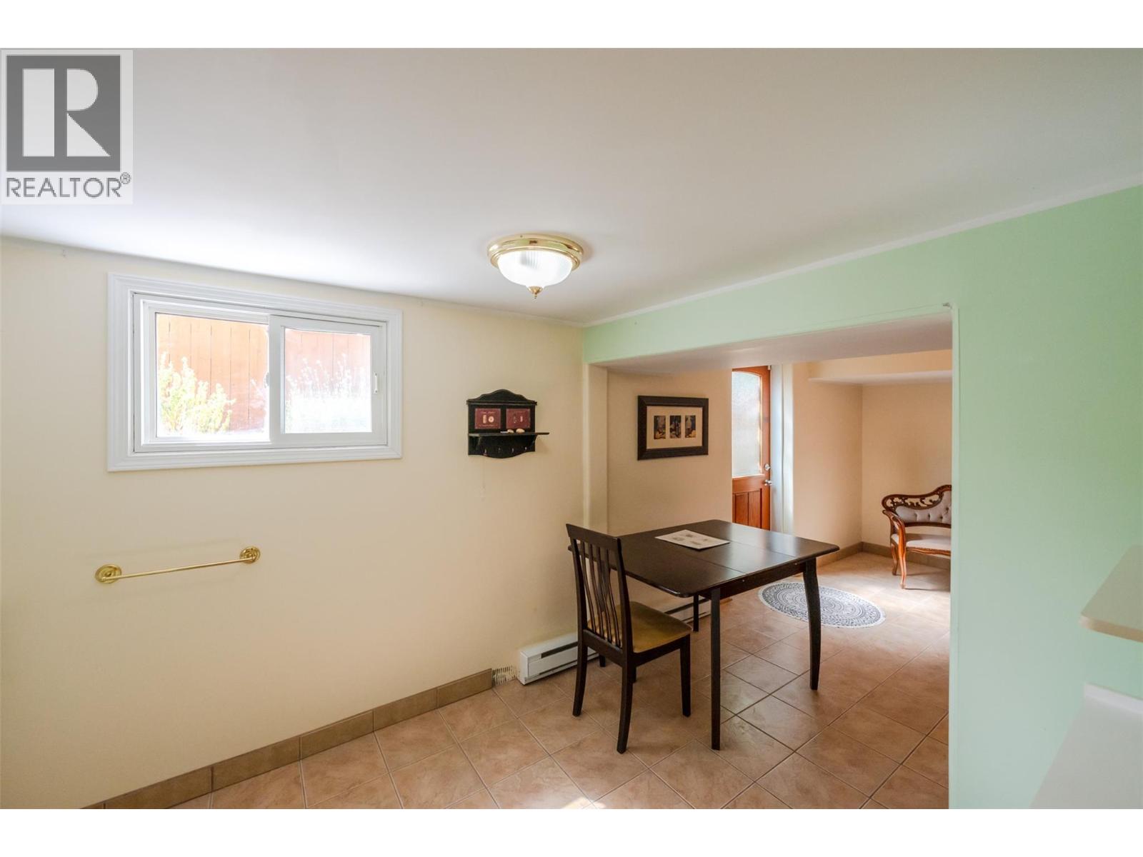 76 Huth Avenue - 40