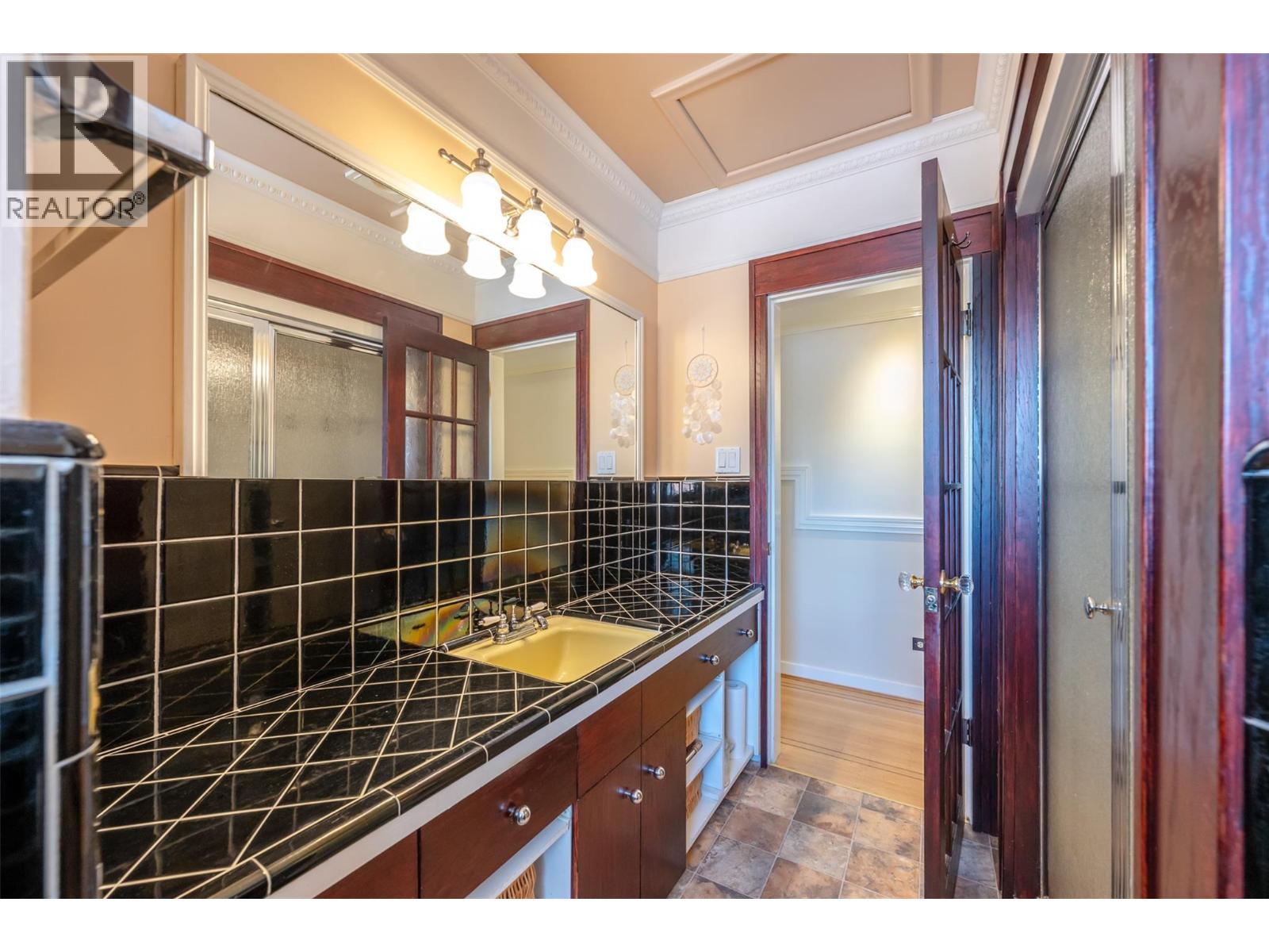 76 Huth Avenue - 19