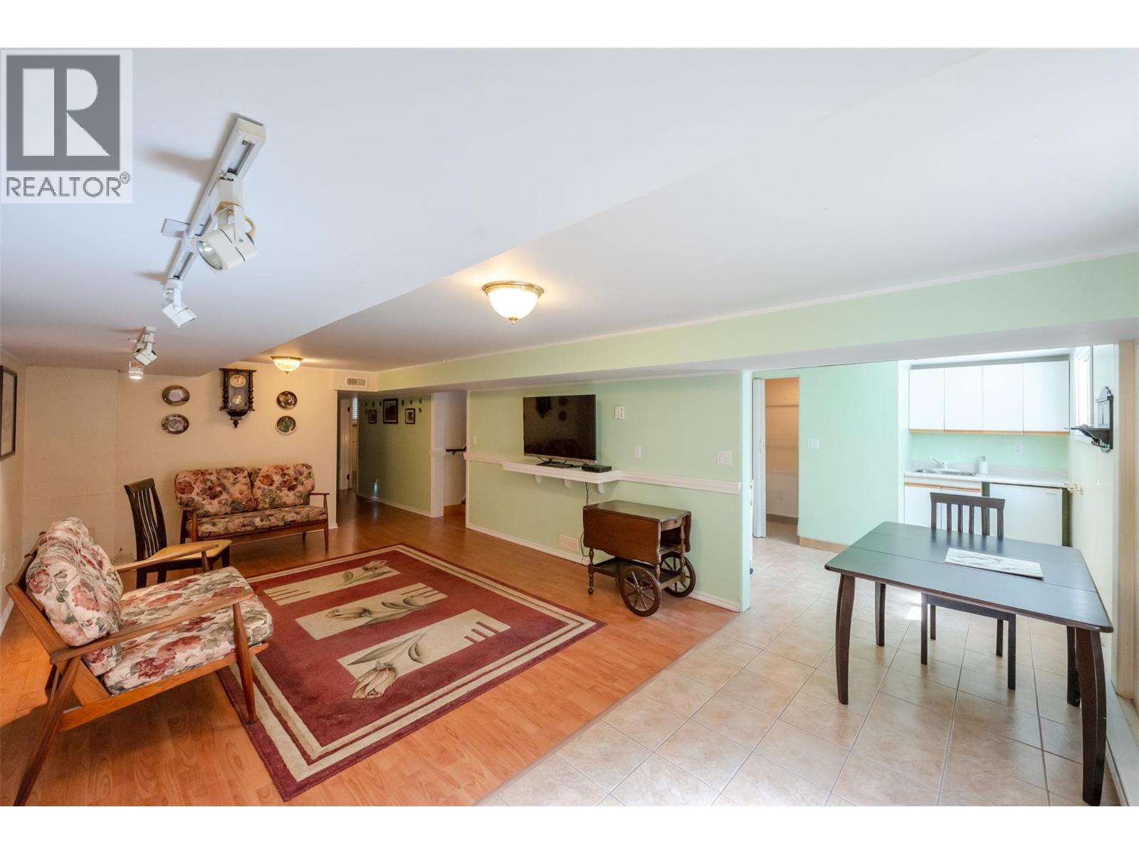 76 Huth Avenue - 33
