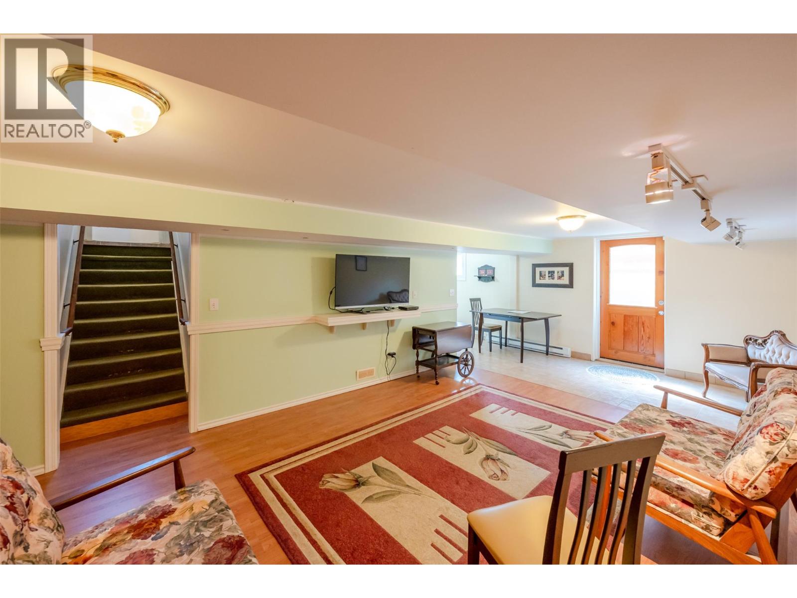 76 Huth Avenue - 36
