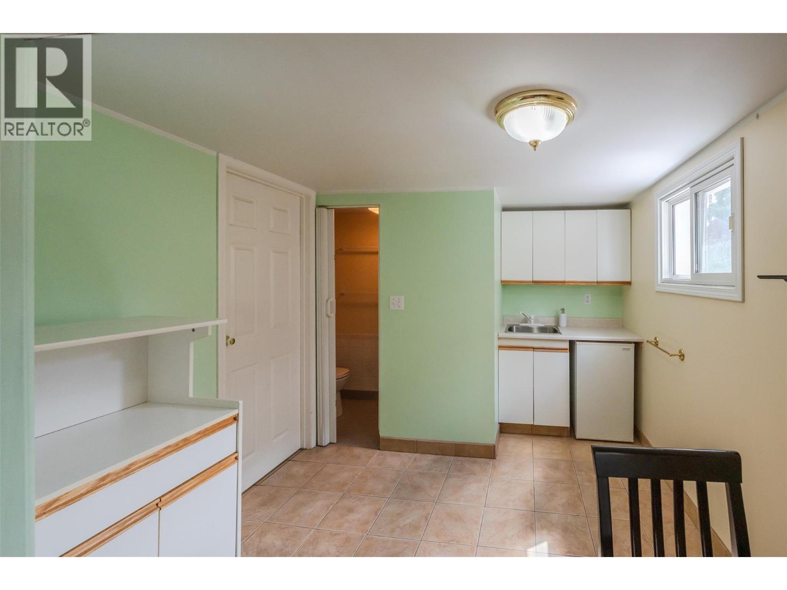 76 Huth Avenue - 38
