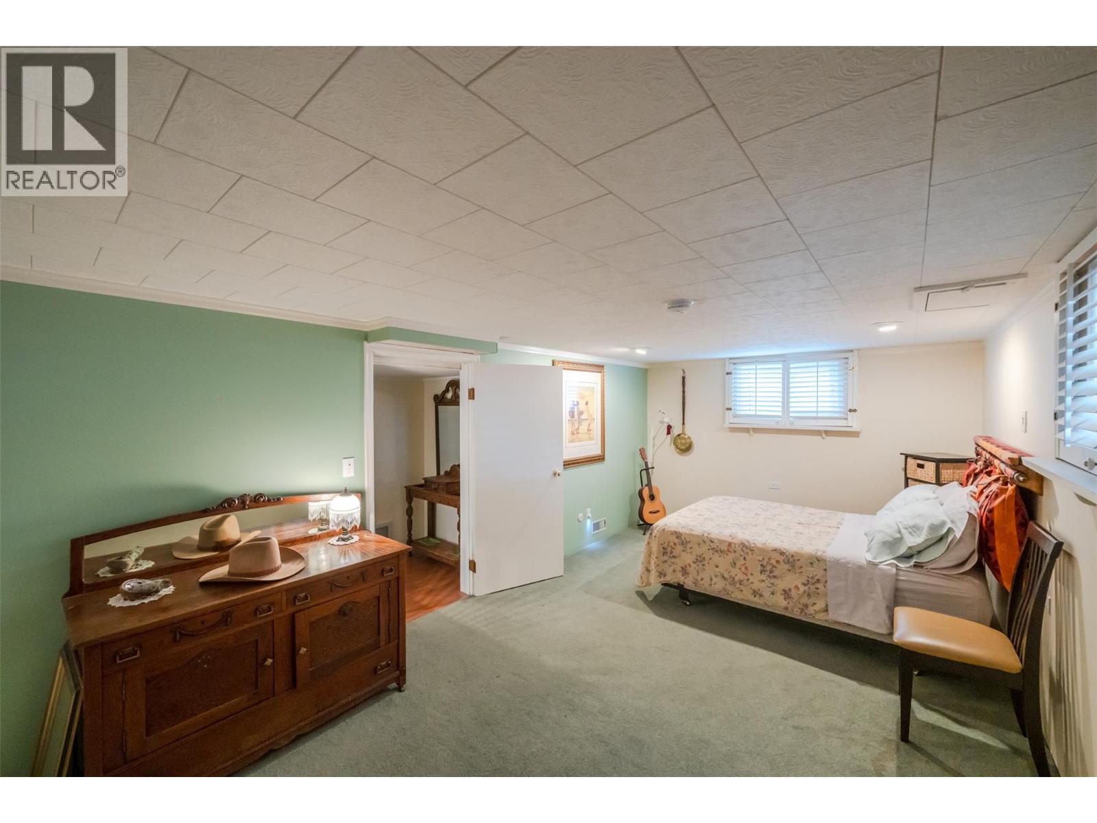 76 Huth Avenue - 42