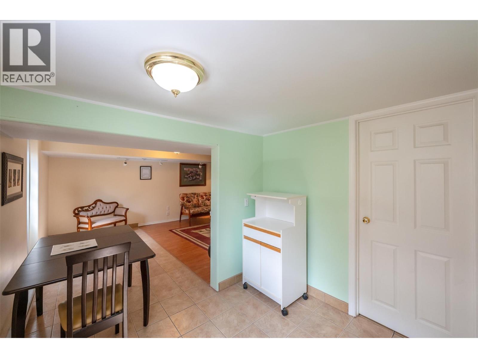 76 Huth Avenue - 39