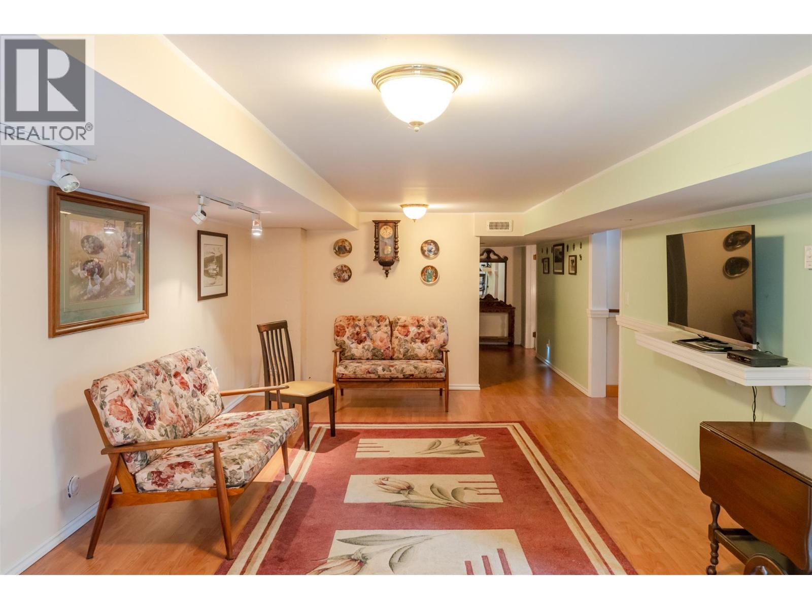 76 Huth Avenue - 35