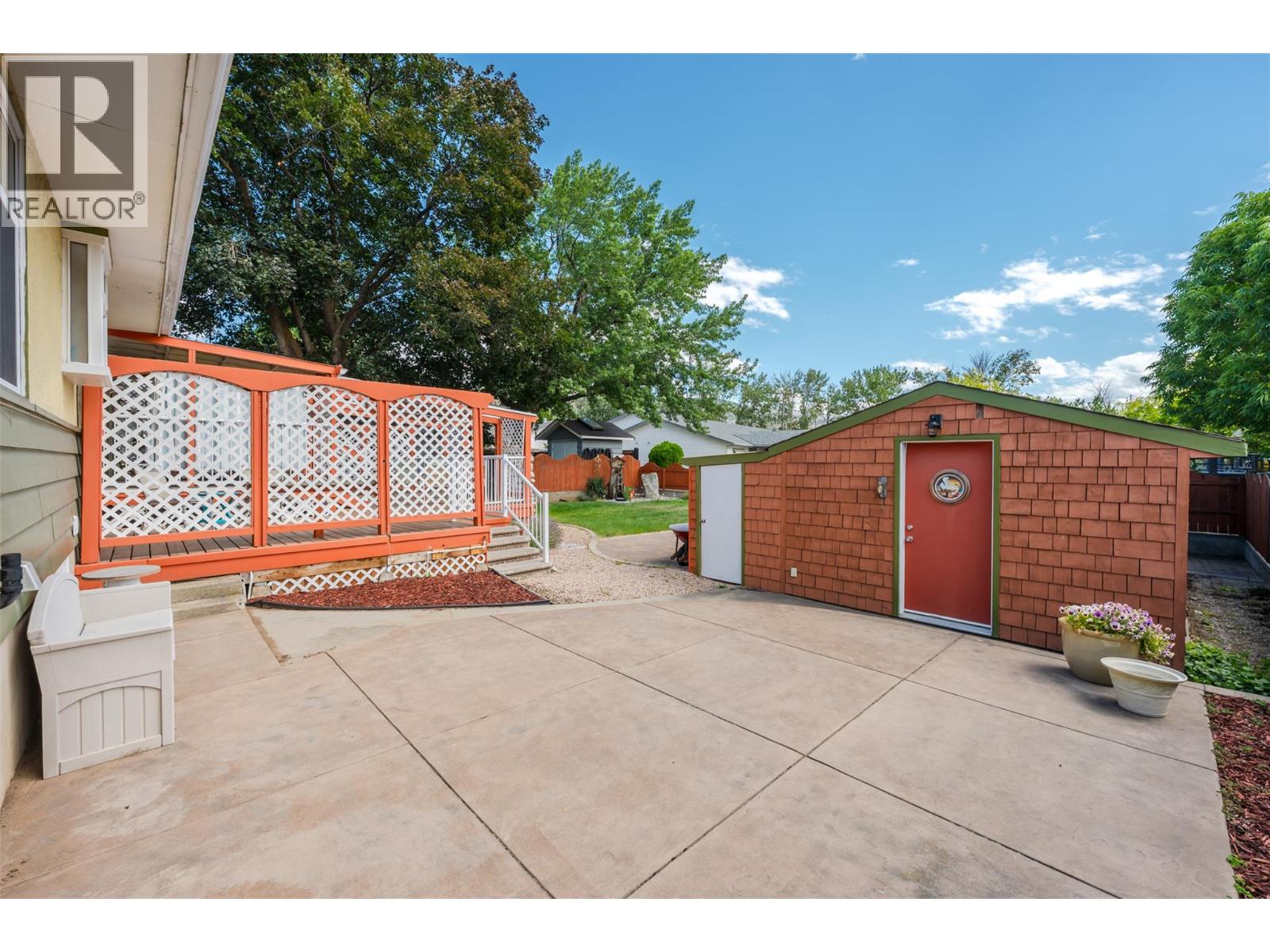 76 Huth Avenue - 44