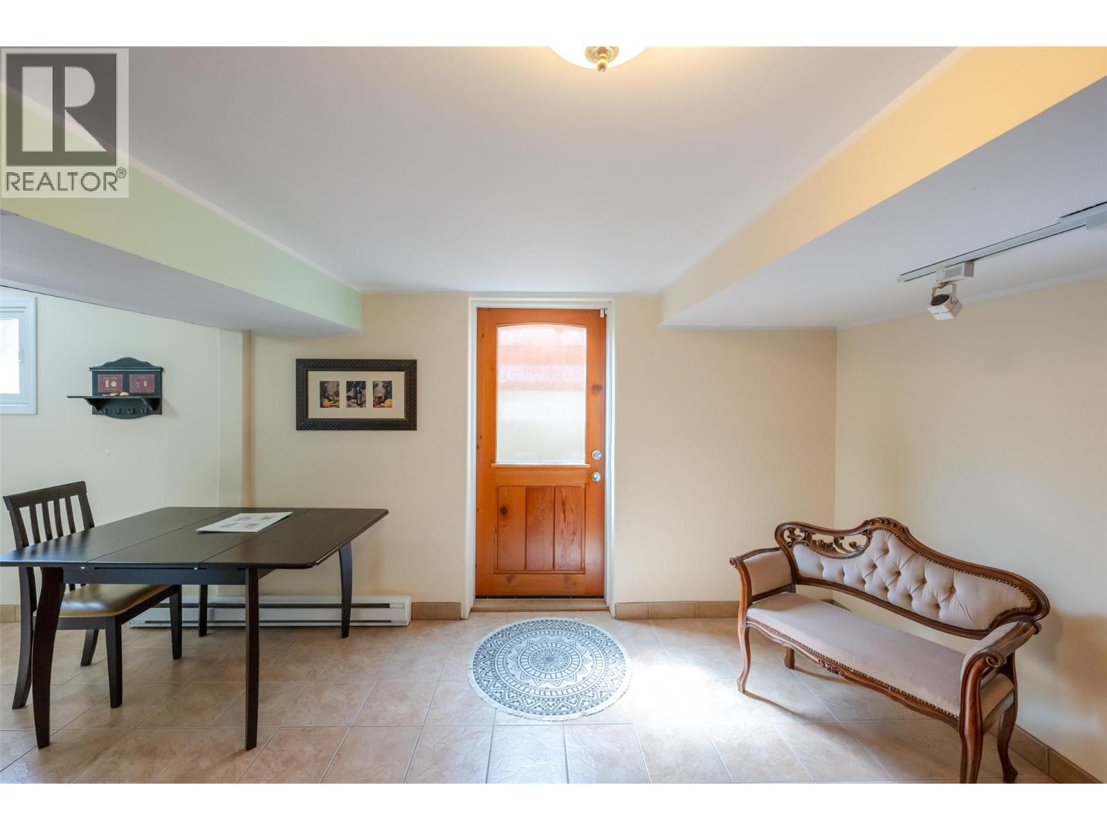 76 Huth Avenue - 37