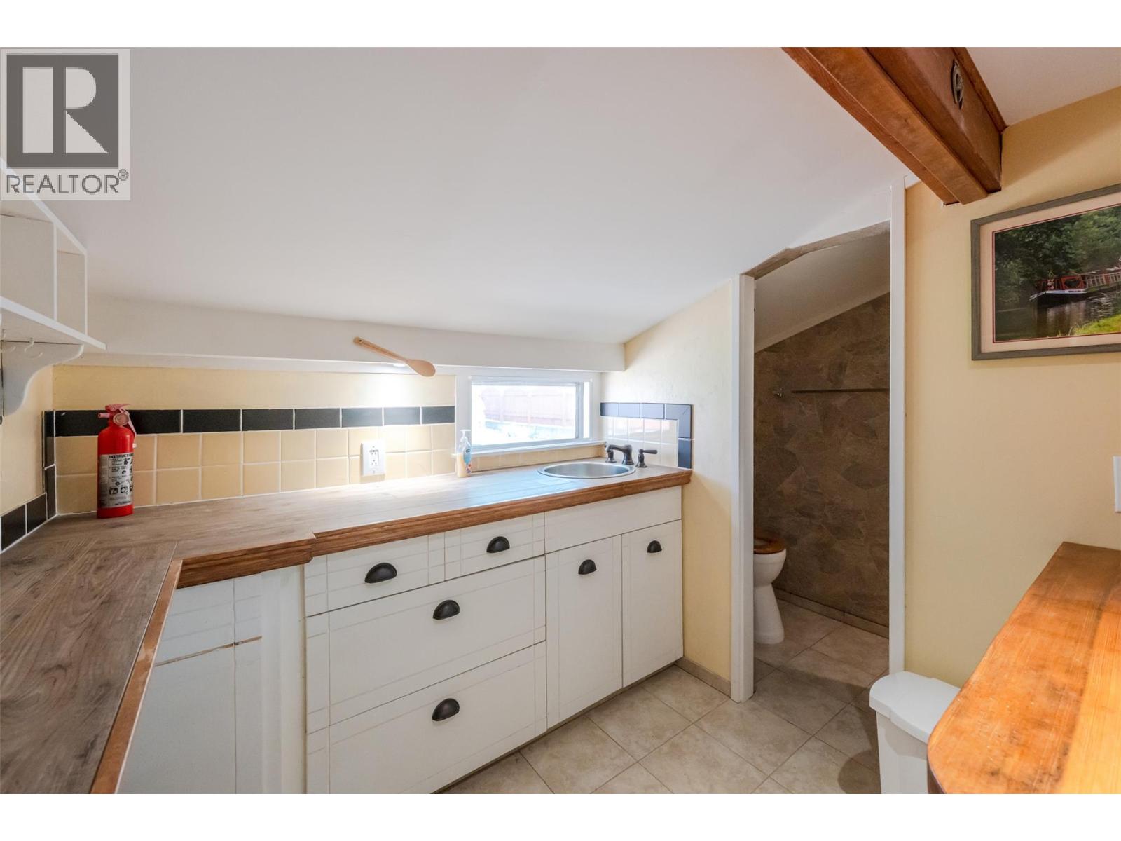 76 Huth Avenue - 52