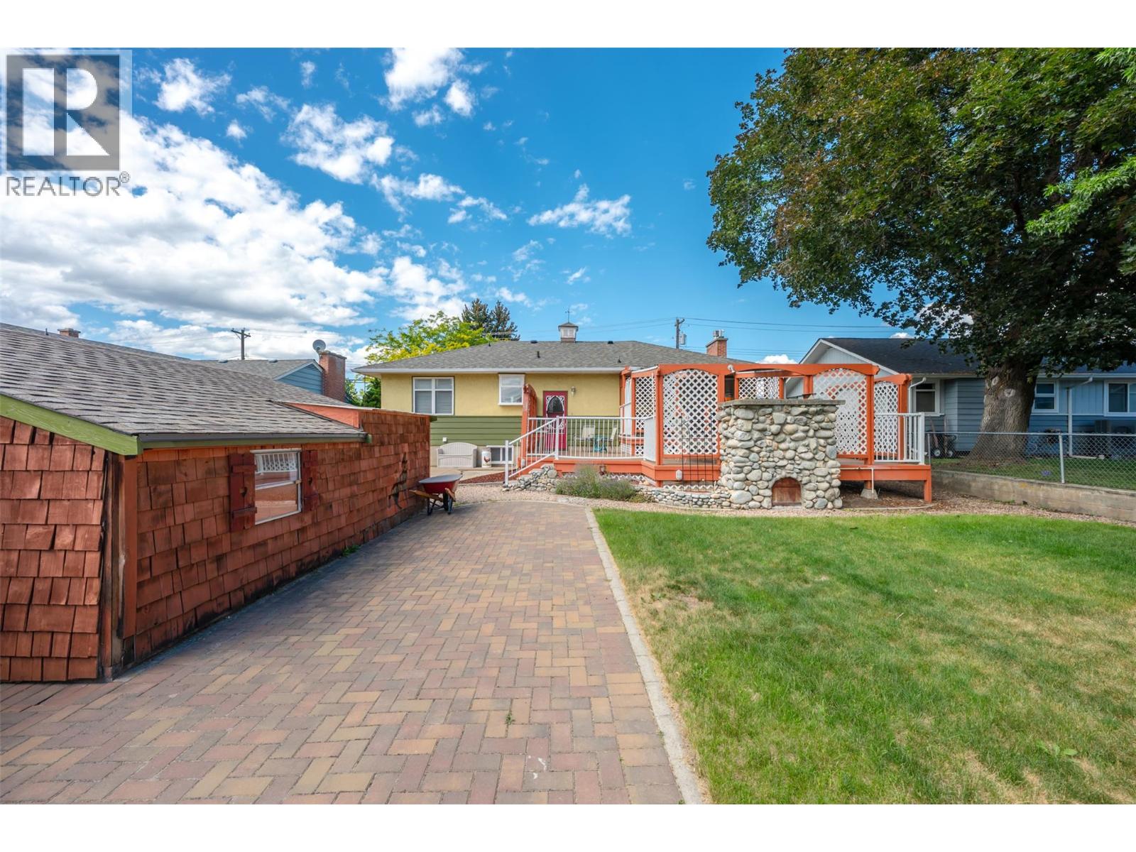 76 Huth Avenue - 57