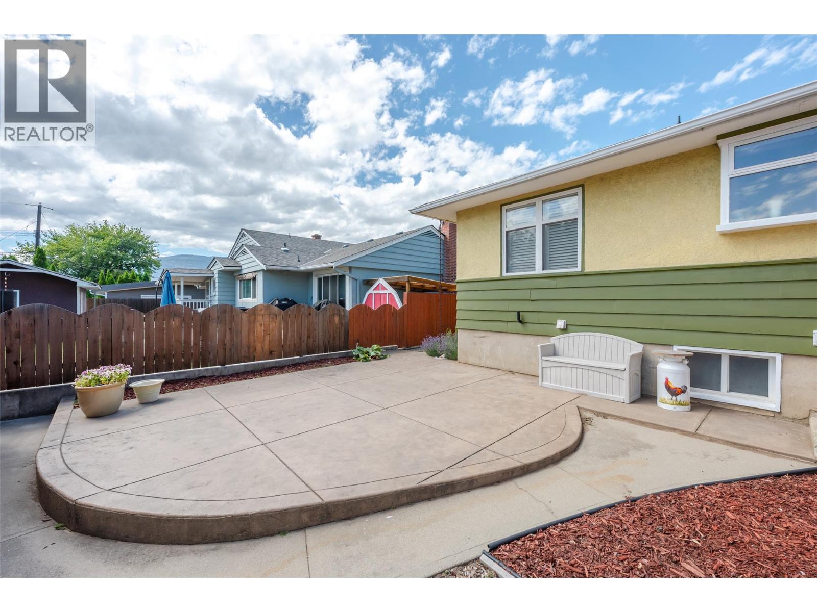 76 Huth Avenue - 32
