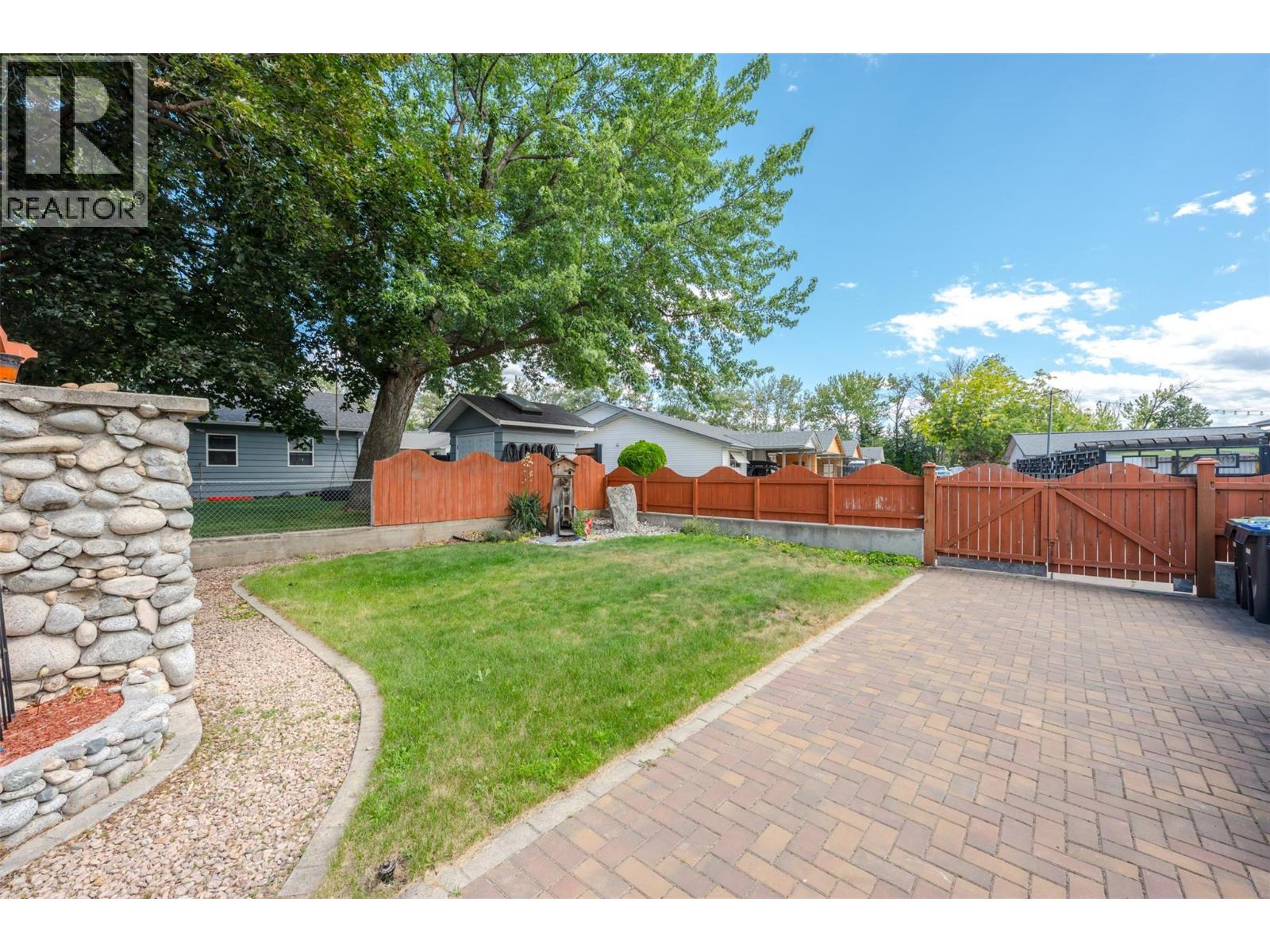 76 Huth Avenue - 59