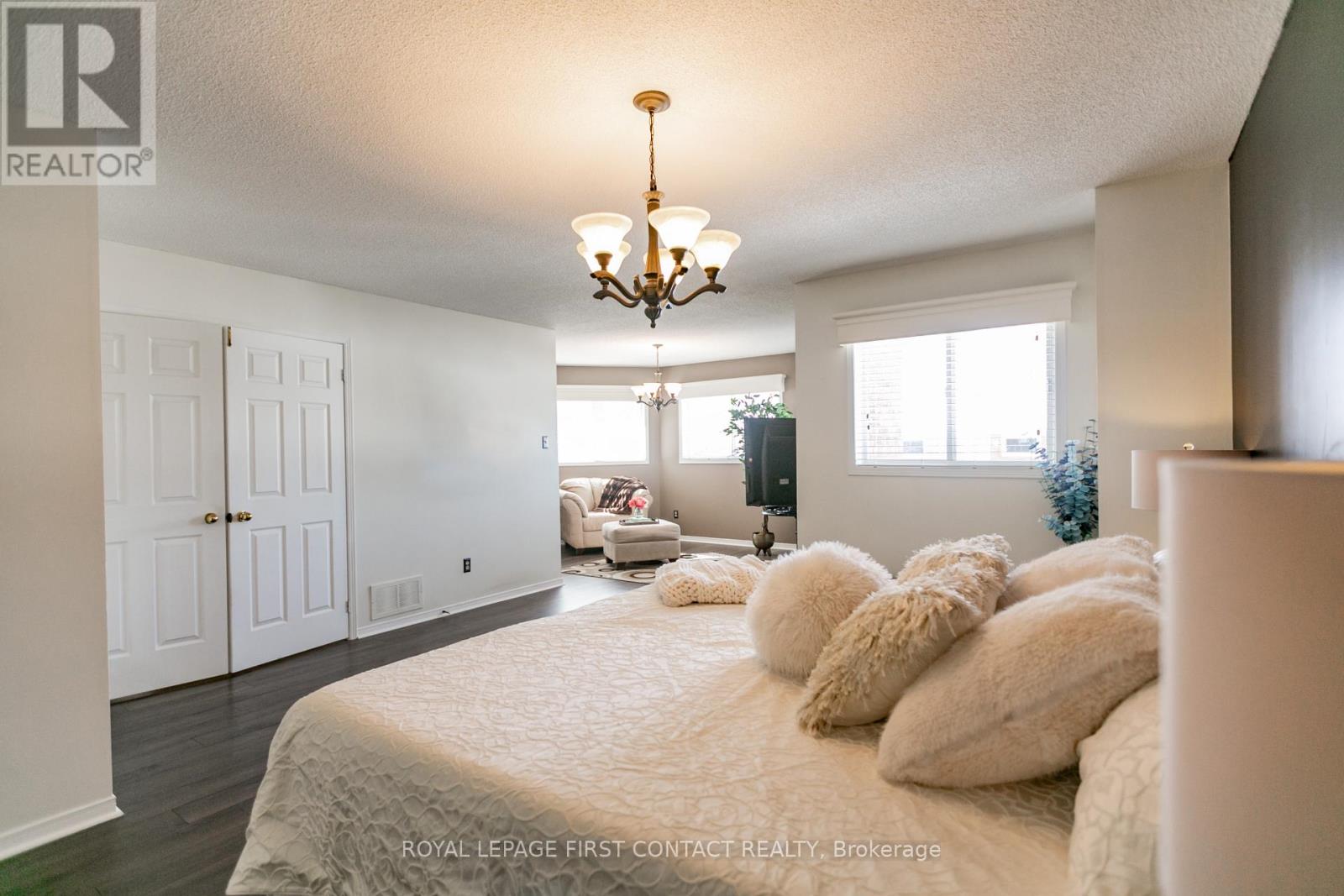 13 IRWIN DRIVE - 23