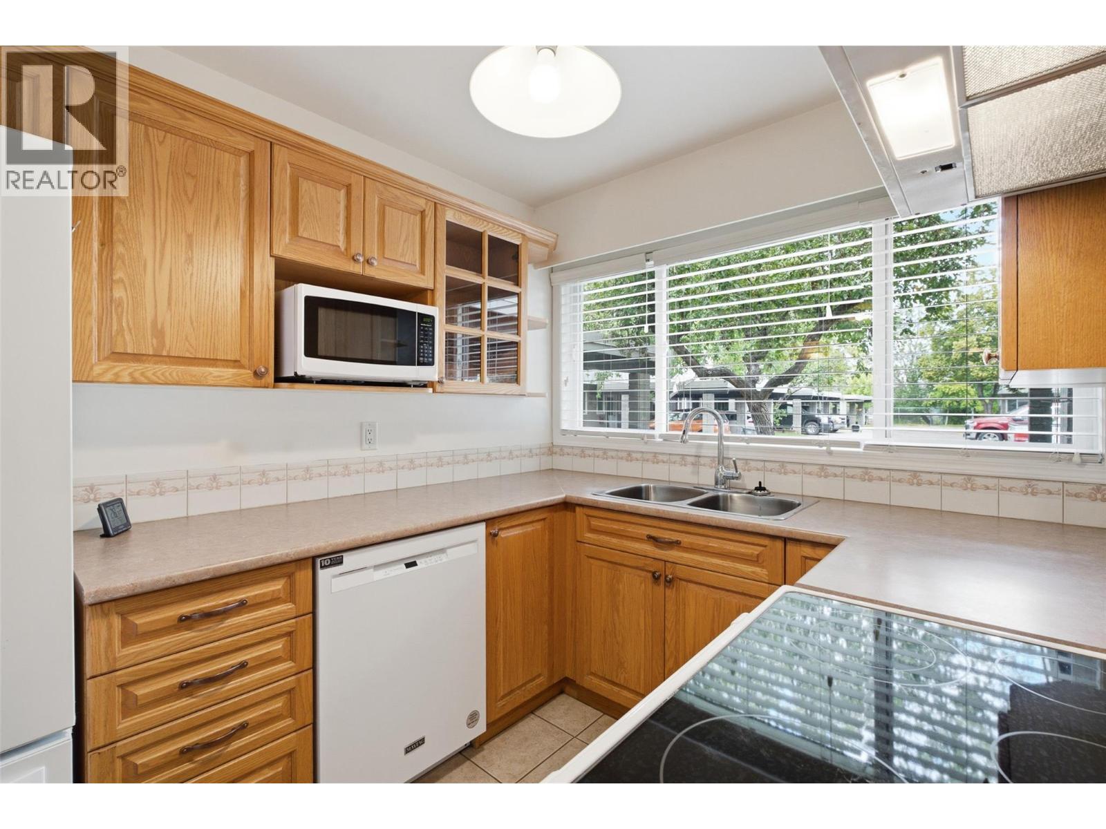 #5 249 Kitchener Crescent - 11