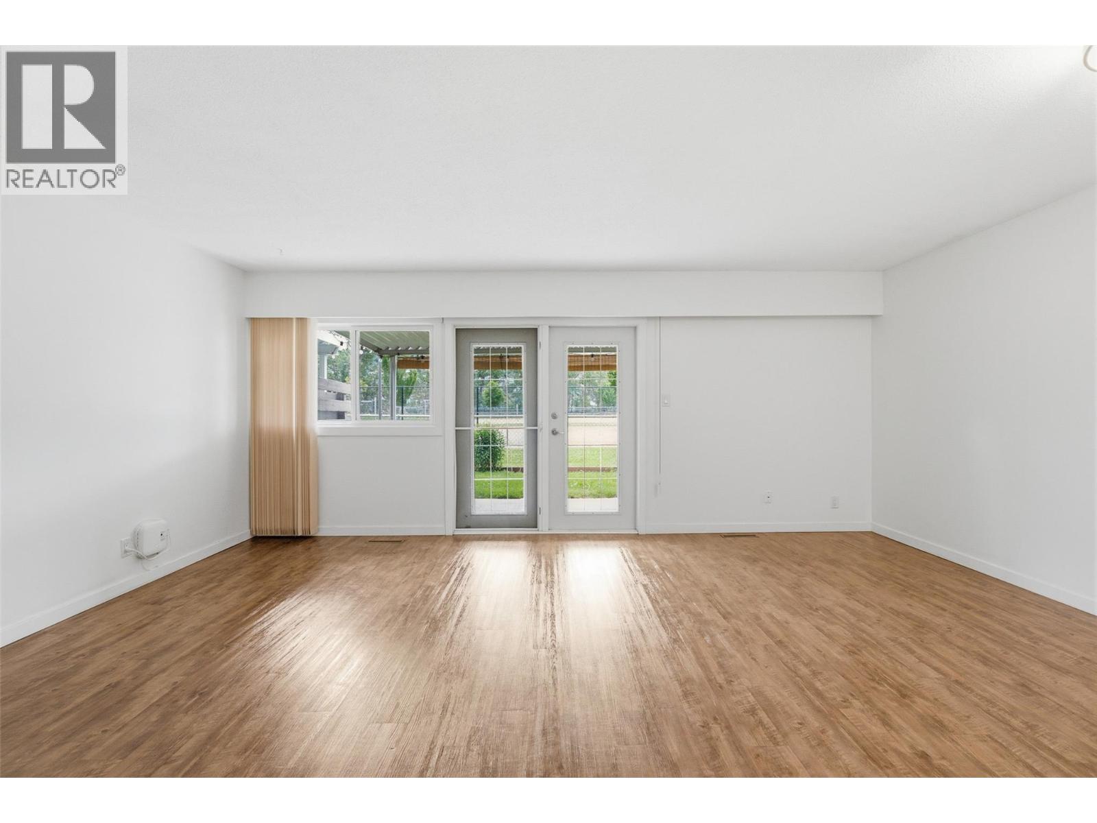 #5 249 Kitchener Crescent - 14