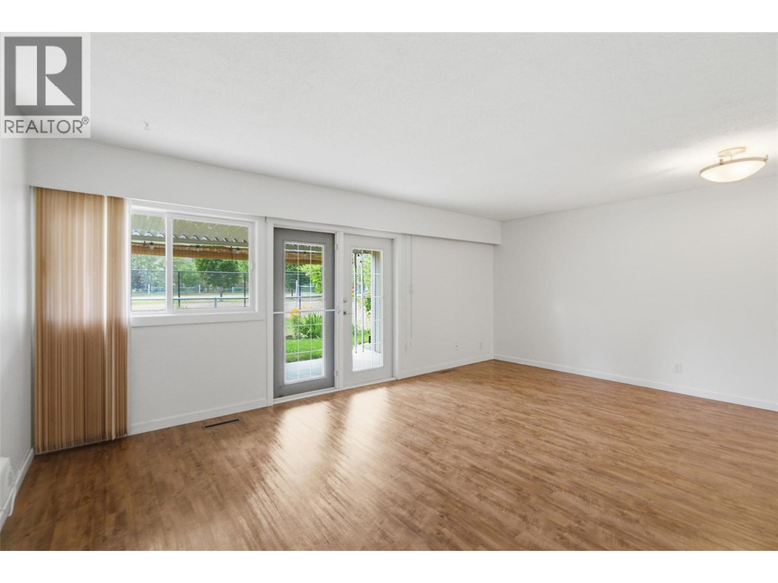 #5 249 Kitchener Crescent - 15