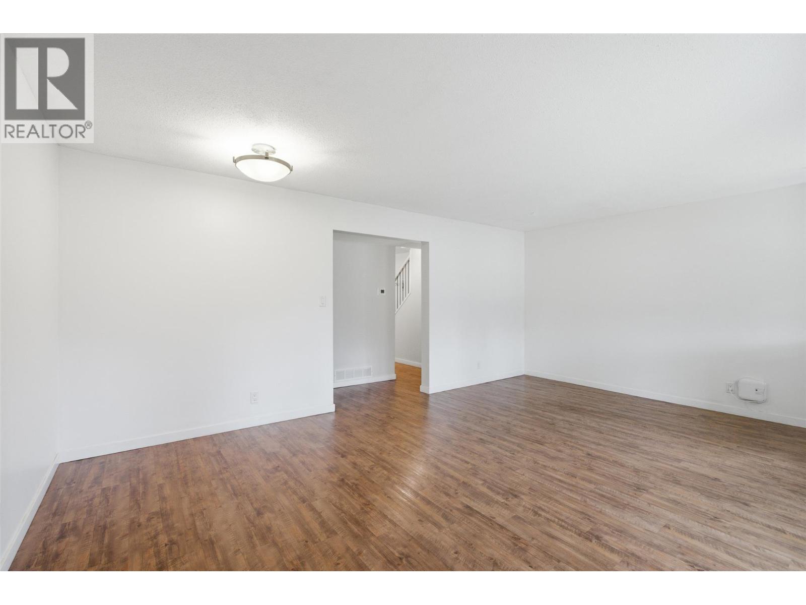 #5 249 Kitchener Crescent - 16