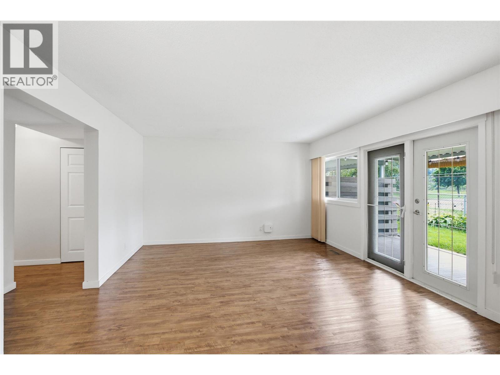 #5 249 Kitchener Crescent - 17