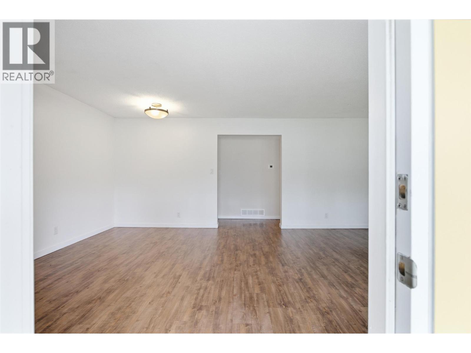 #5 249 Kitchener Crescent - 18