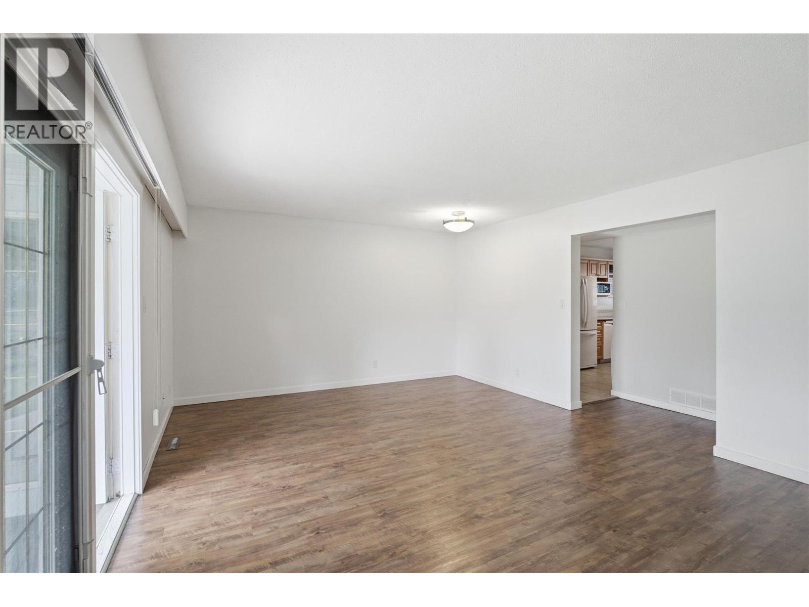 #5 249 Kitchener Crescent - 19