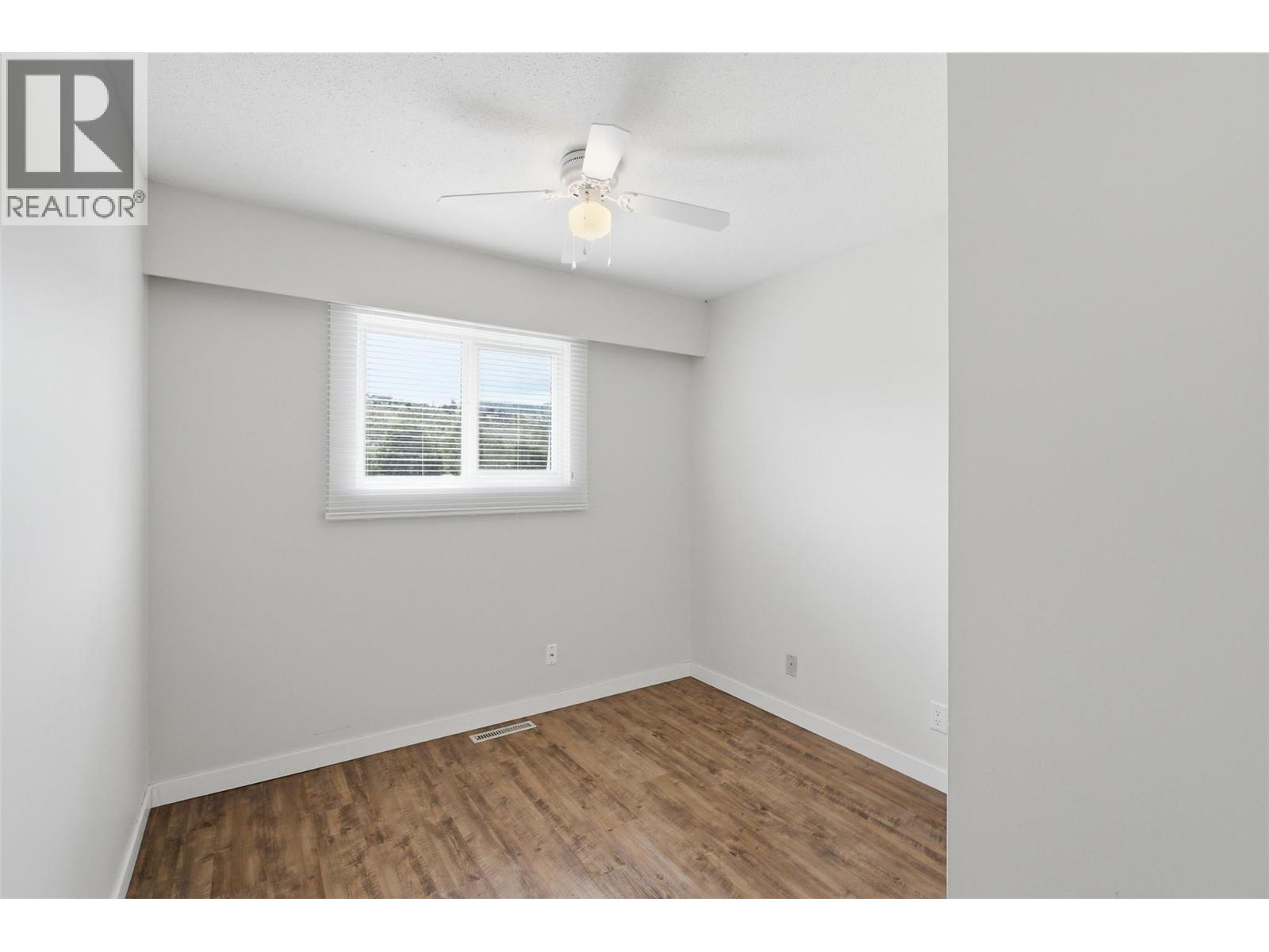 #5 249 Kitchener Crescent - 27