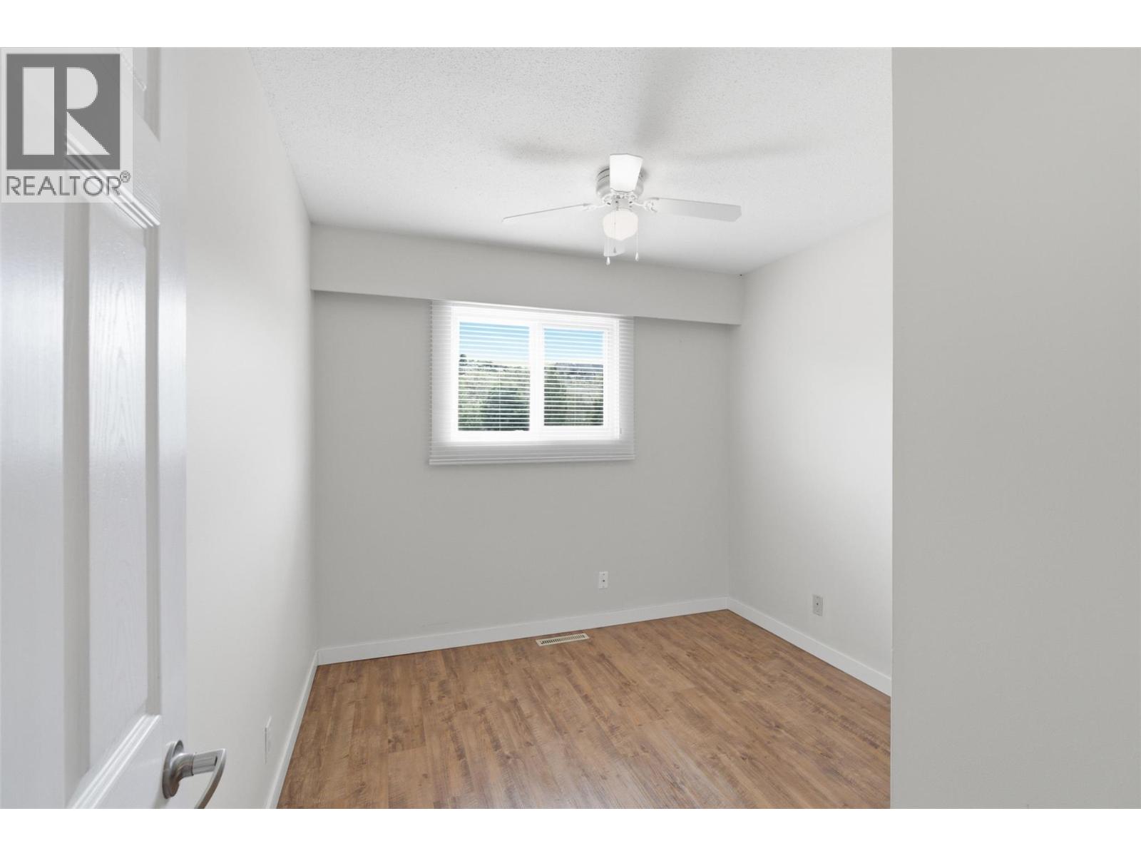 #5 249 Kitchener Crescent - 28
