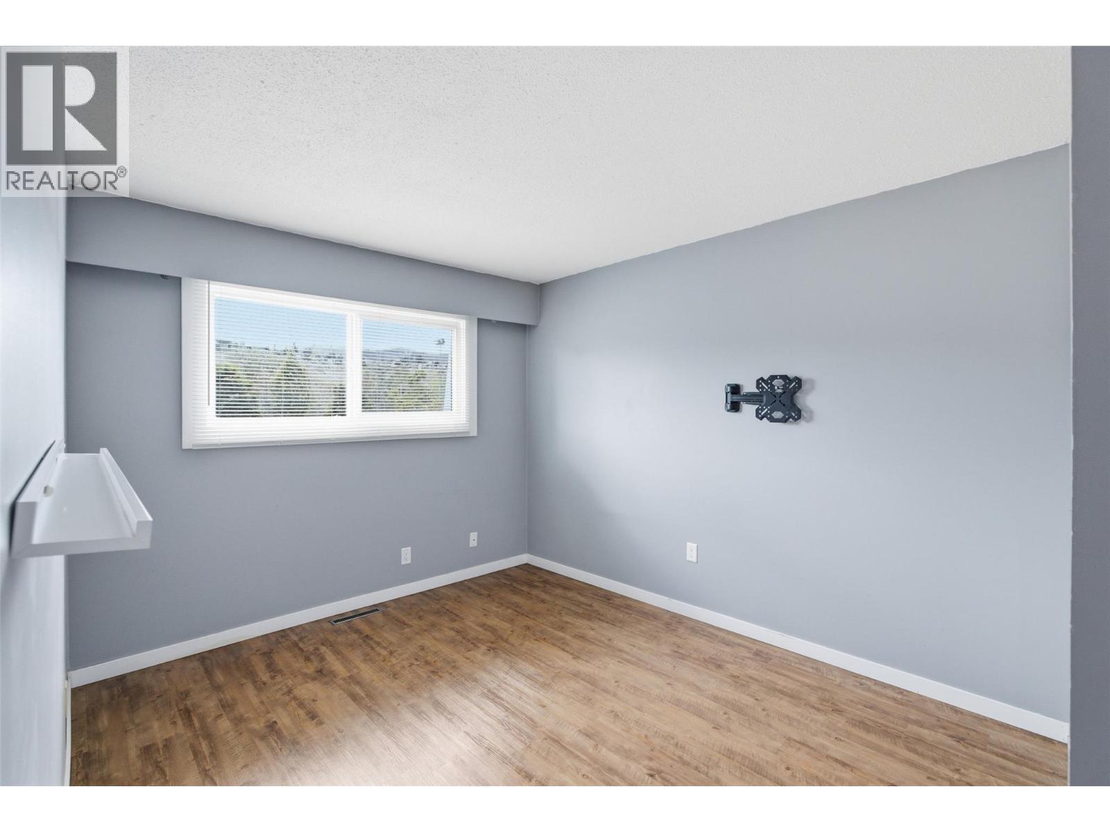 #5 249 Kitchener Crescent - 30