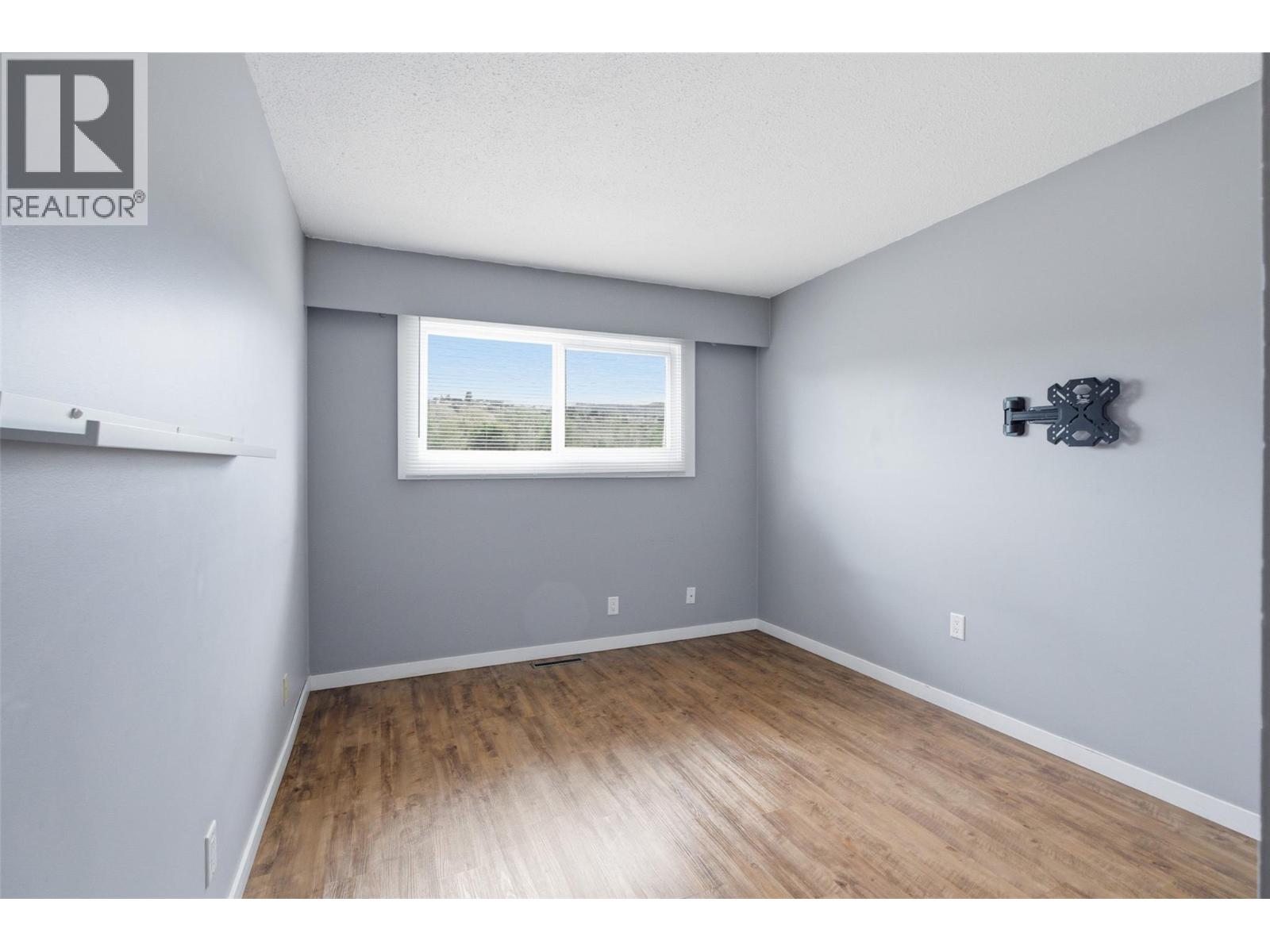 #5 249 Kitchener Crescent - 31