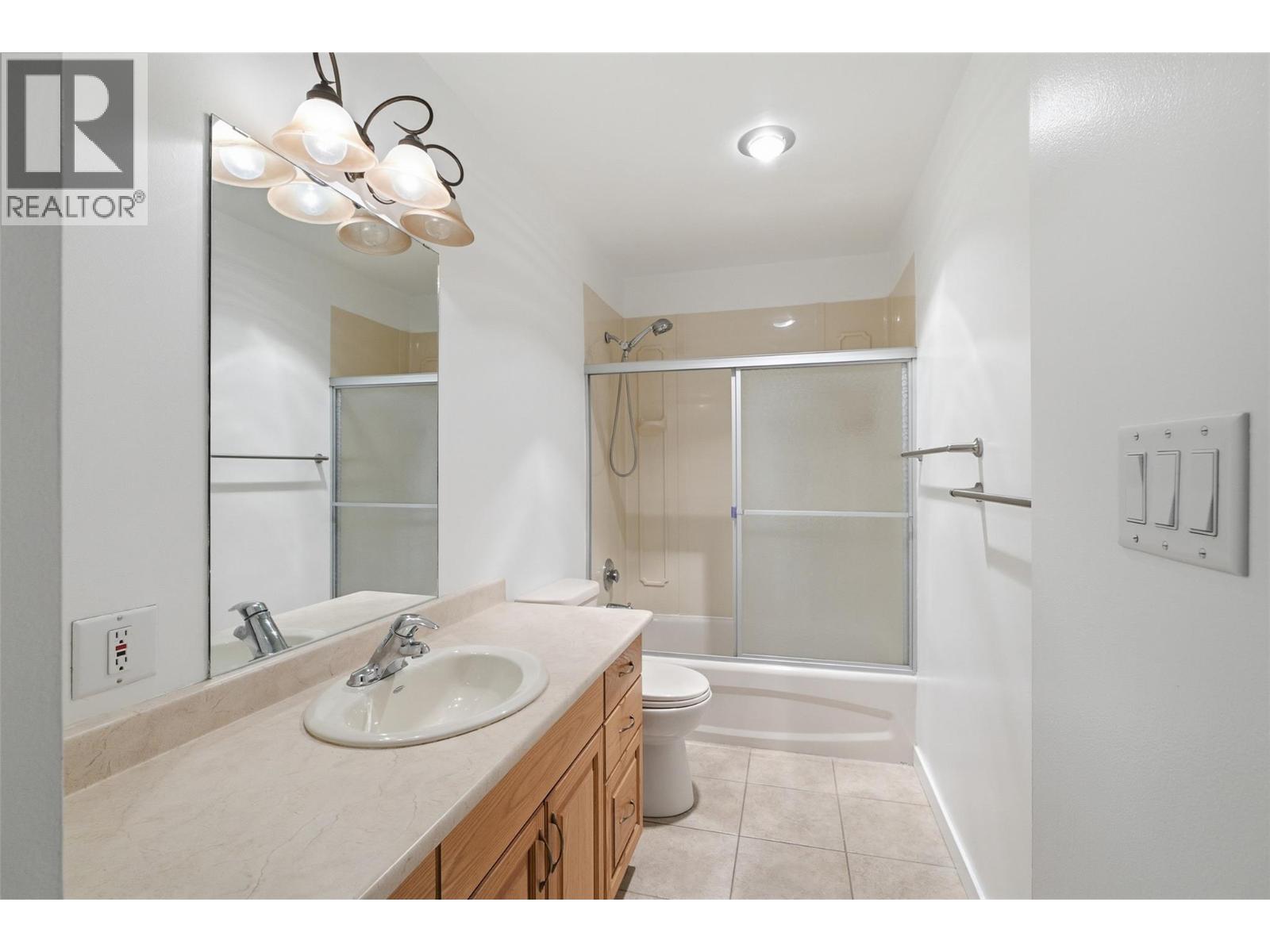 #5 249 Kitchener Crescent - 33