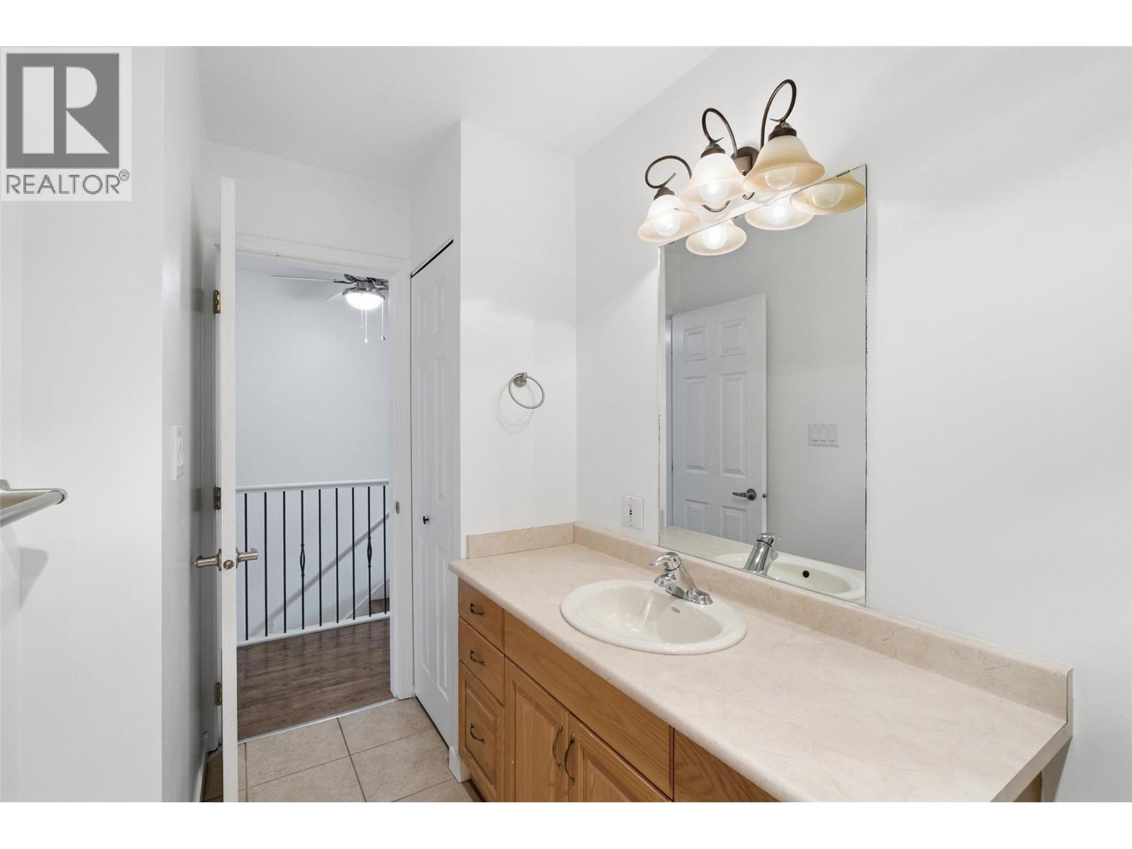 #5 249 Kitchener Crescent - 34