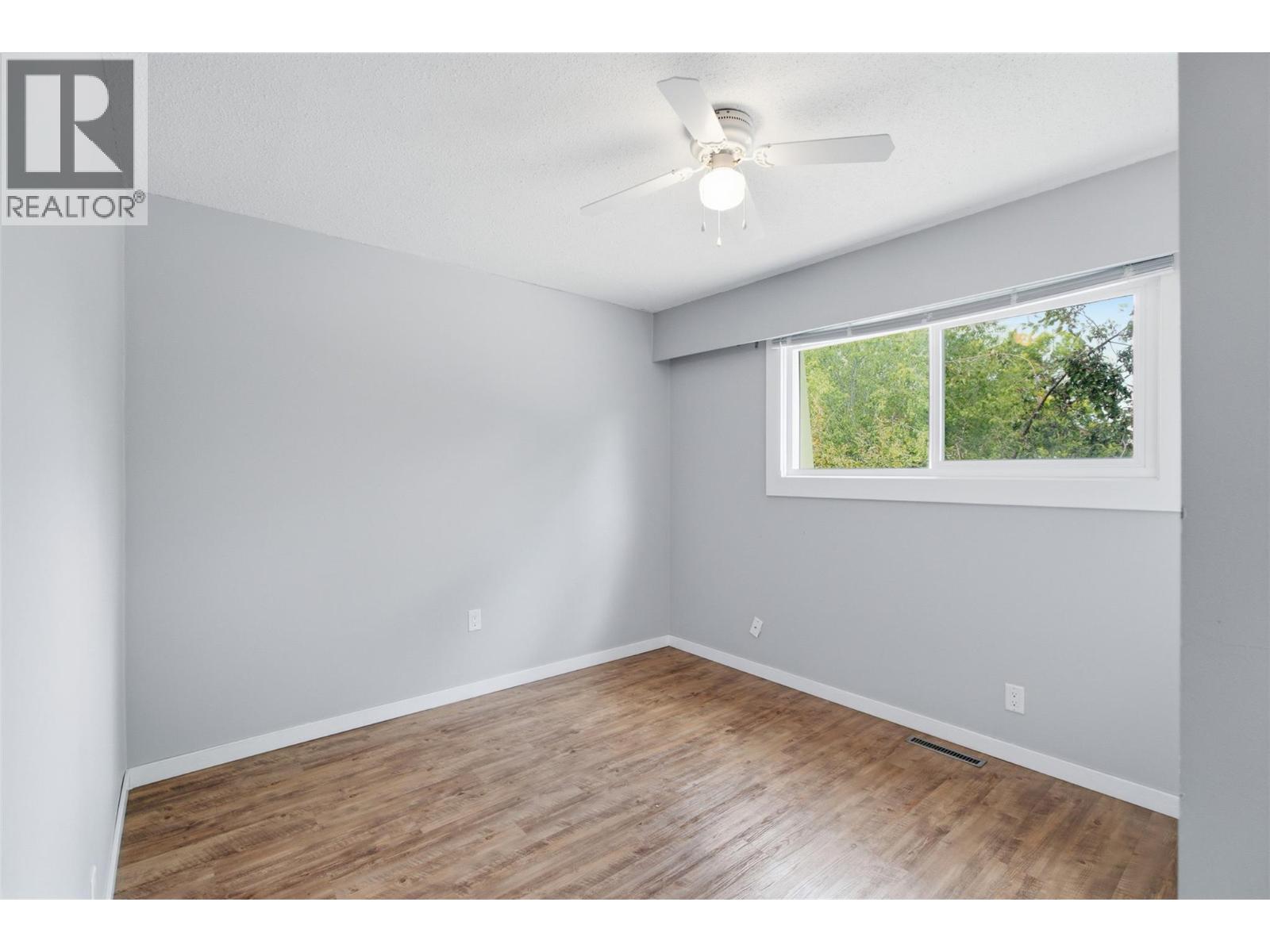 #5 249 Kitchener Crescent - 36