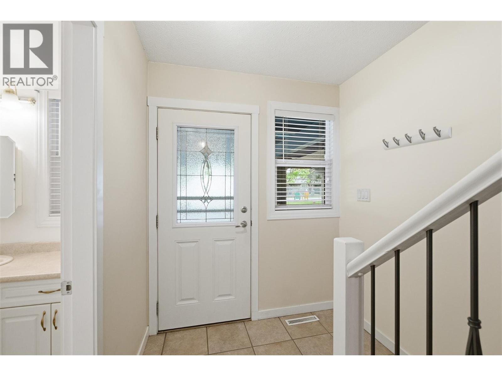 #5 249 Kitchener Crescent - 4
