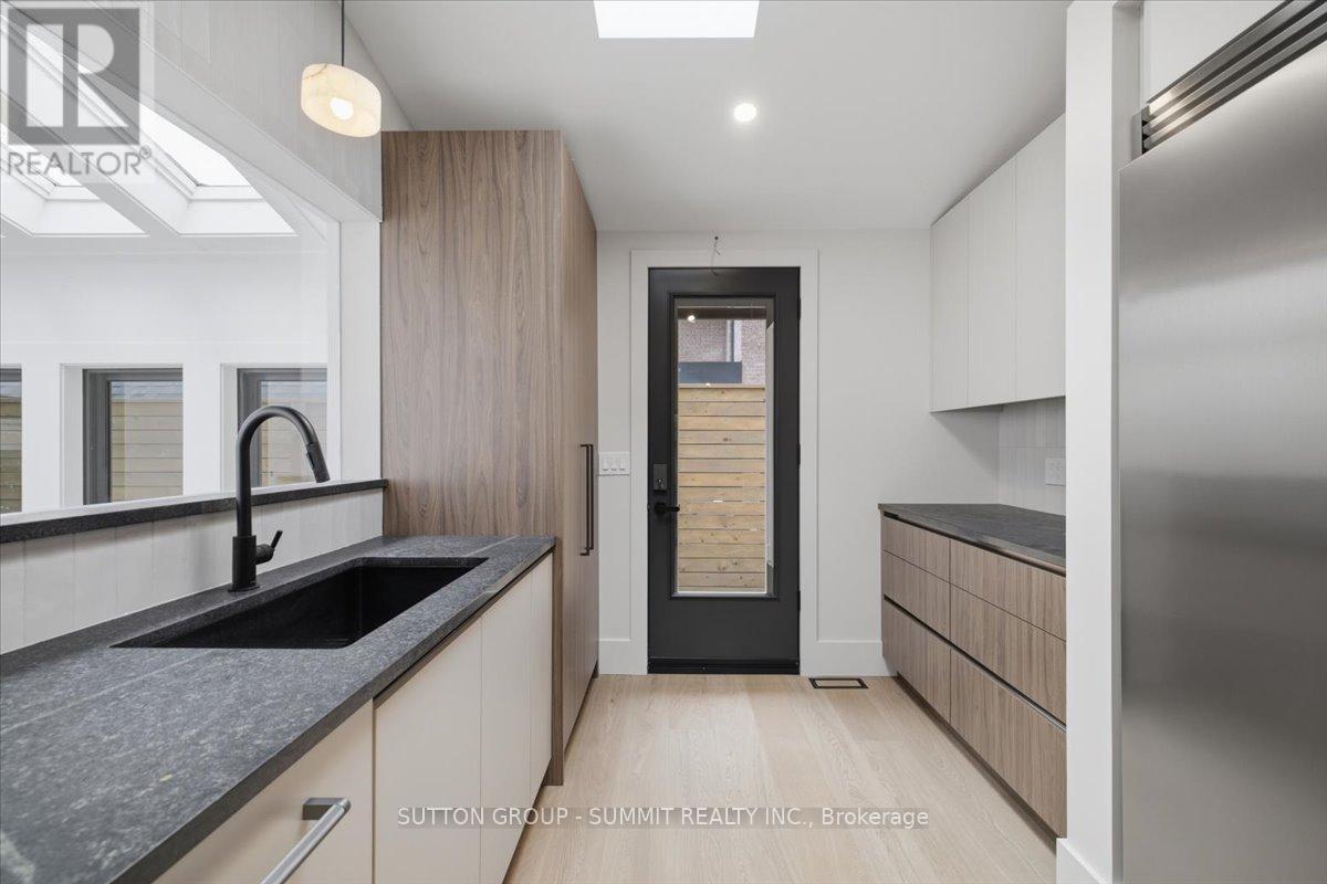 160 ALLAN STREET - 10
