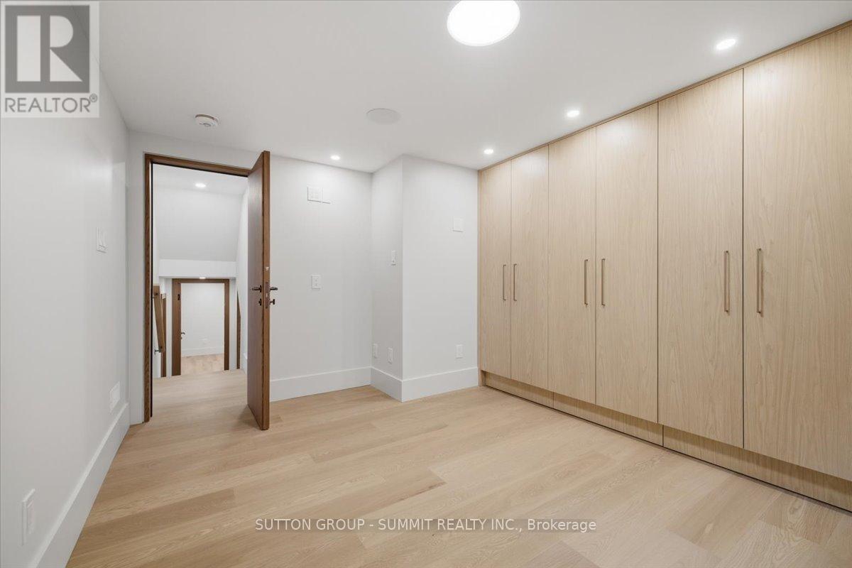 160 ALLAN STREET - 23