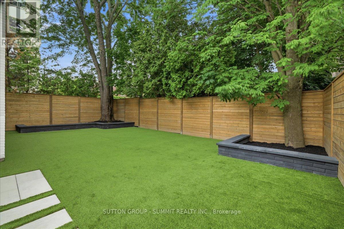 160 ALLAN STREET - 35