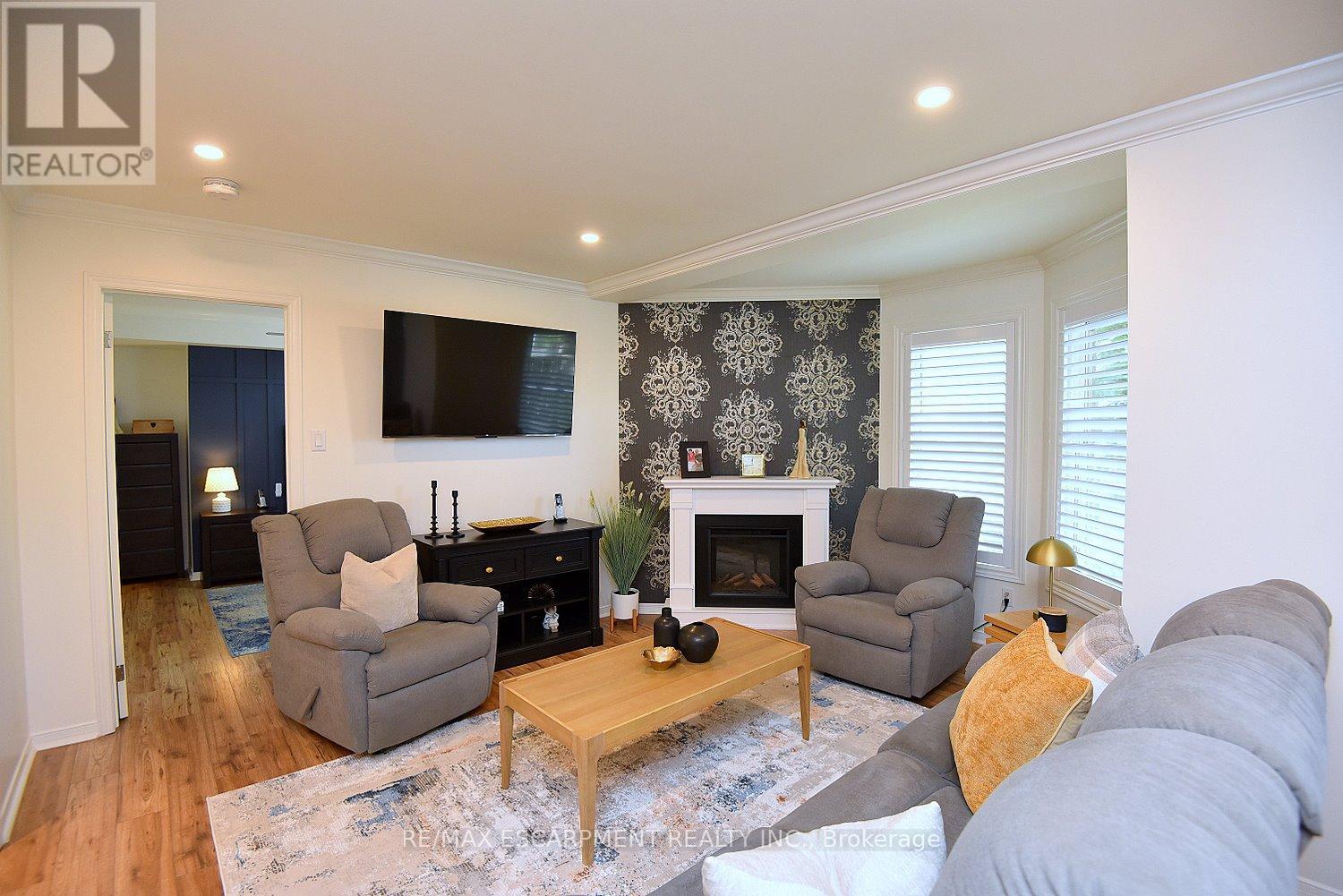 #77 2530 NORTHAMPTON BOULEVARD - 10
