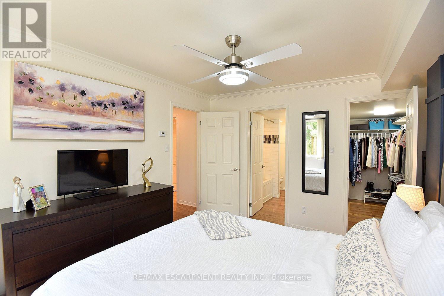 #77 2530 NORTHAMPTON BOULEVARD - 23