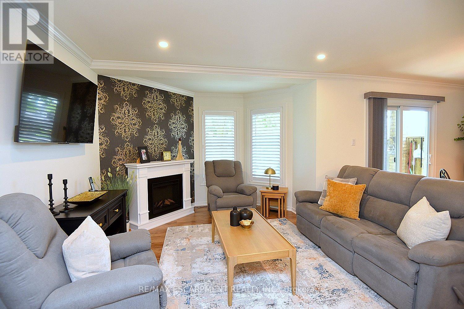#77 2530 NORTHAMPTON BOULEVARD - 8
