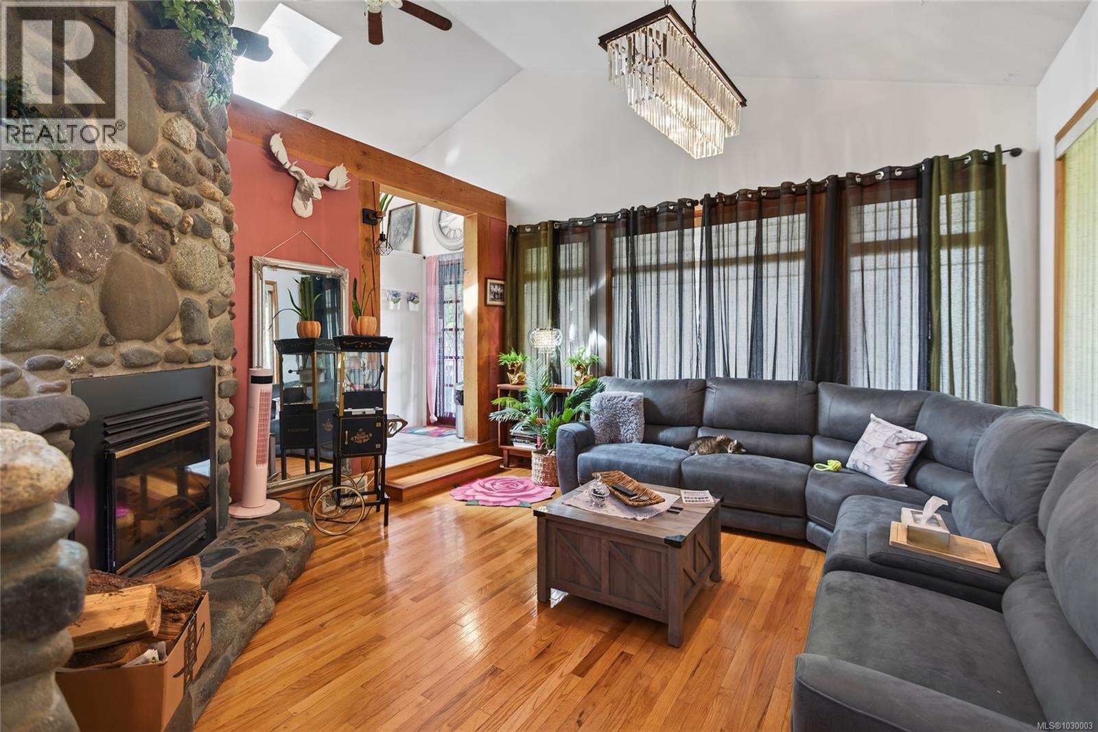 8856 McLarey Ave - 7