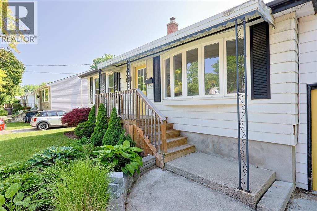 898 GRANDVIEW AVENUE - 3
