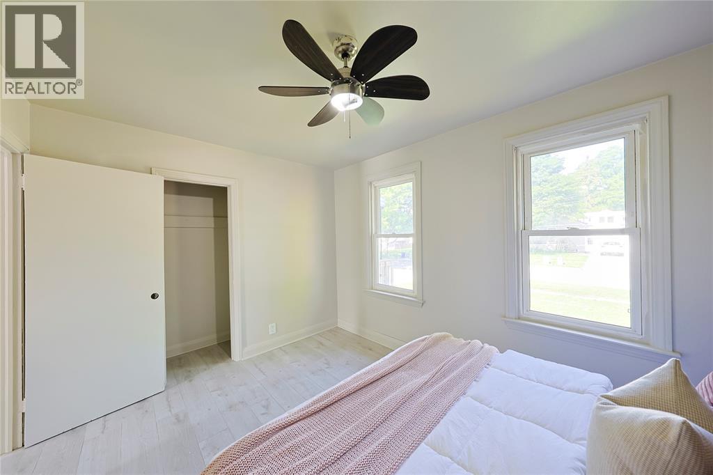 898 GRANDVIEW AVENUE - 8